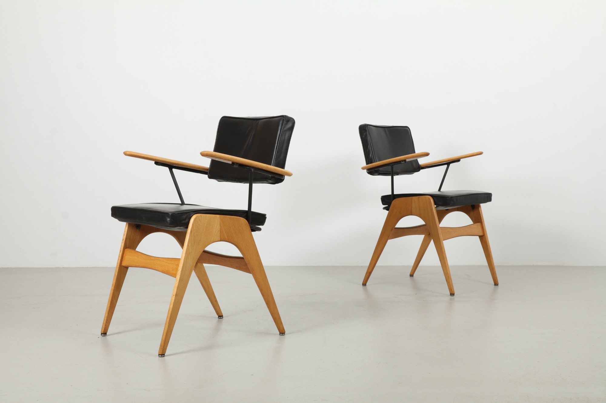 Pair of Sleek Fred Lowen 'Fler - Executive' Oak Chairs by Broadhead Bros