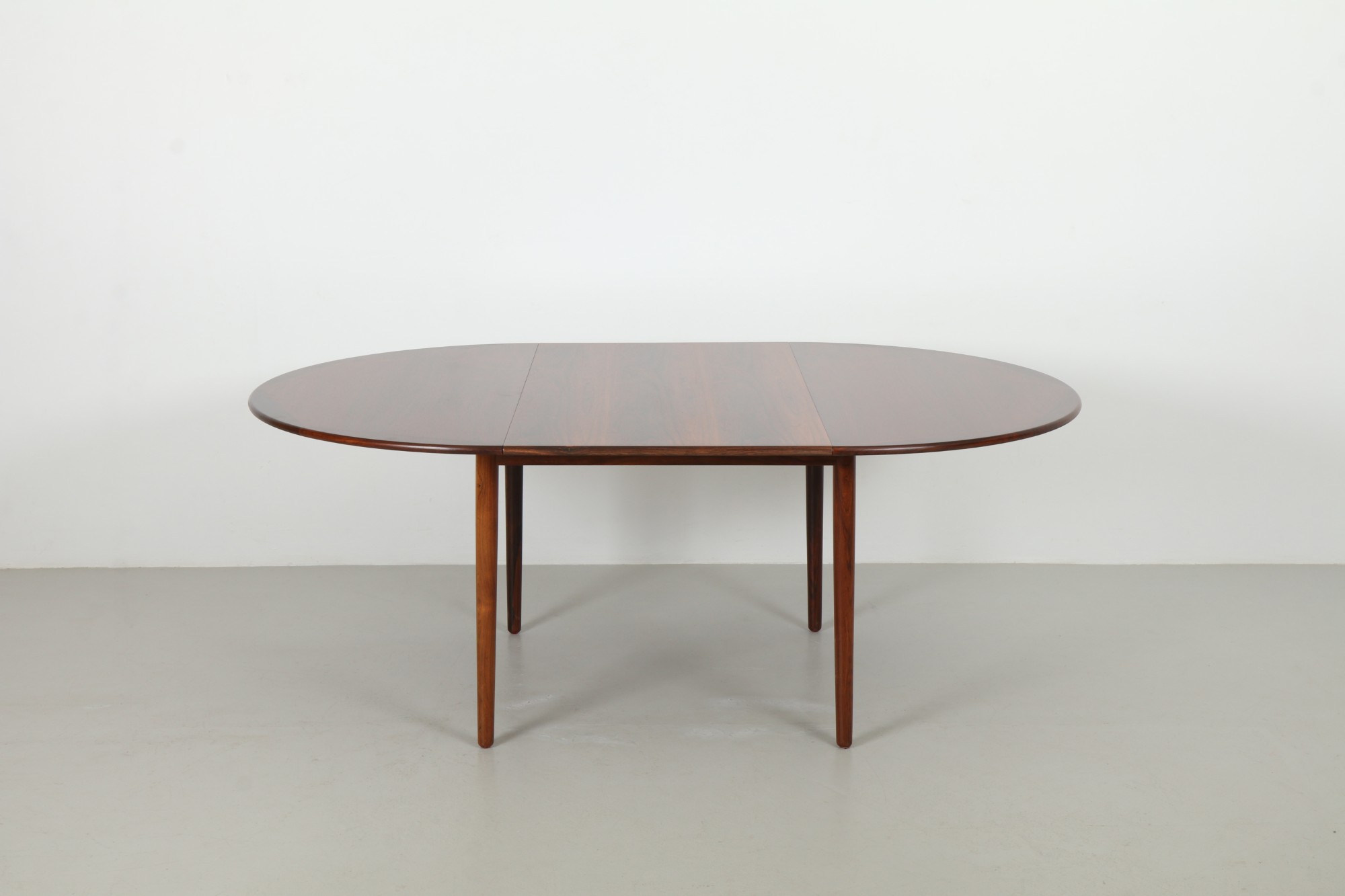 Elegant Johannes Andersen Round Dining Table by Georg Petersens Møbelfabrik