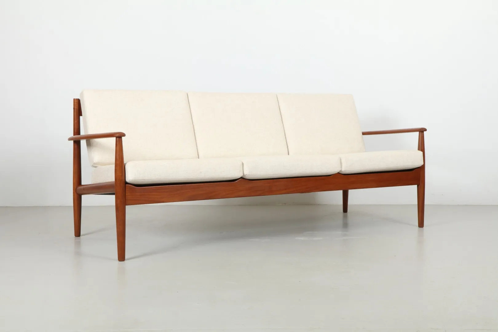 Stunning Grete Jalk 'Model 118' Sofa by Cado