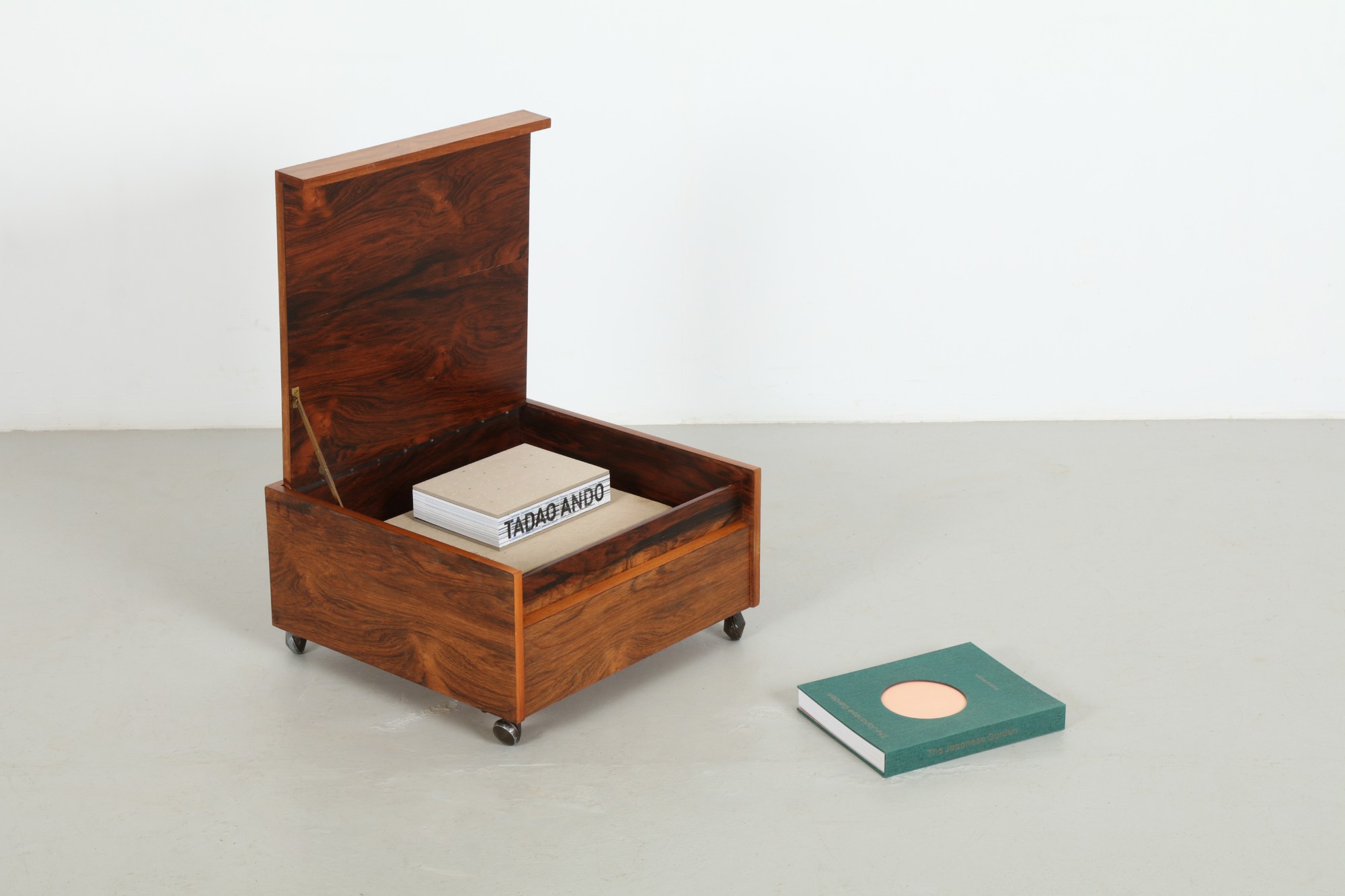 Stunning Mid-Century Low Line Side Table / Magazine Storage