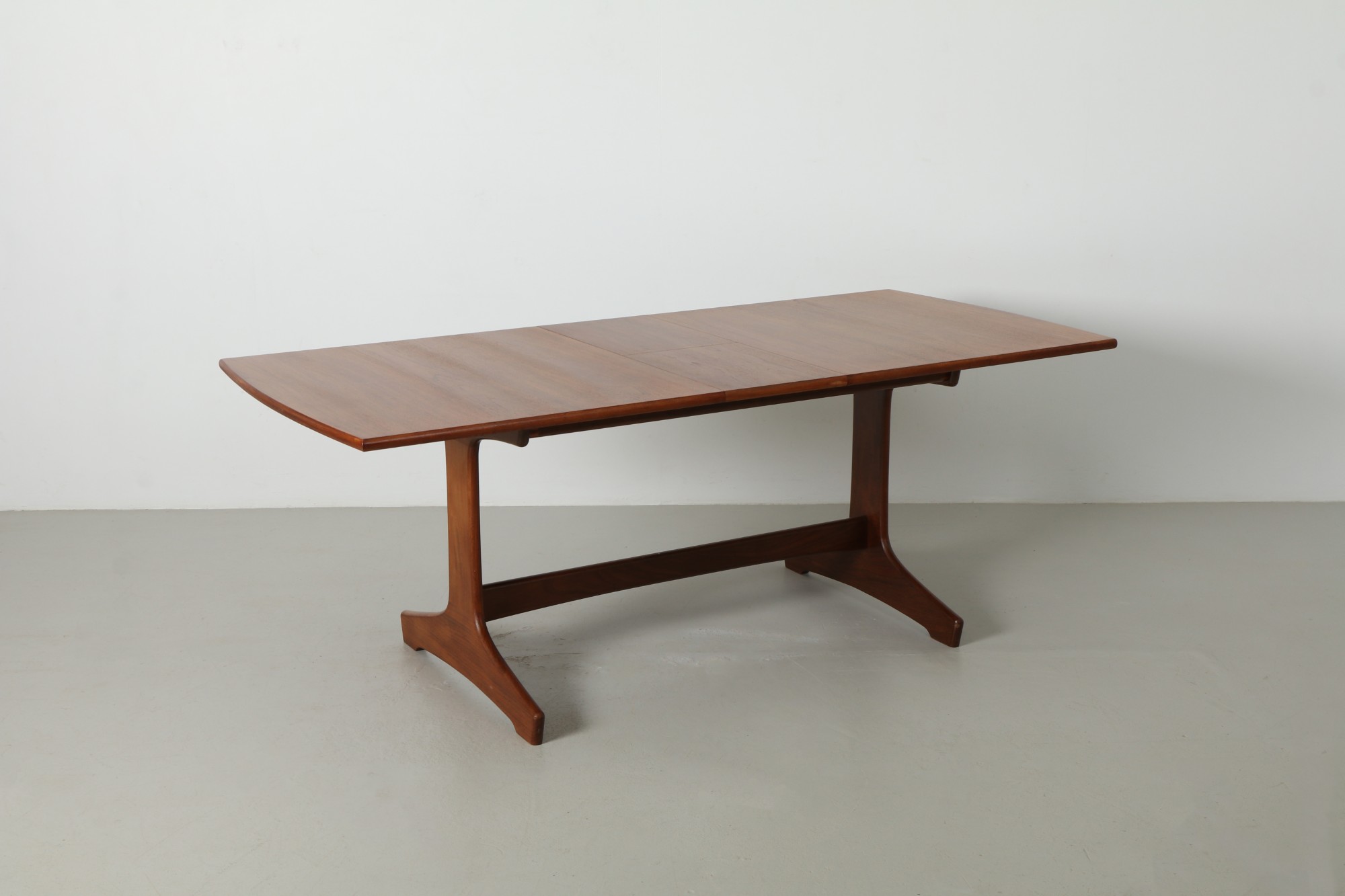 Refined Peter Hayward Double Pedestal Dining Table by Vanson