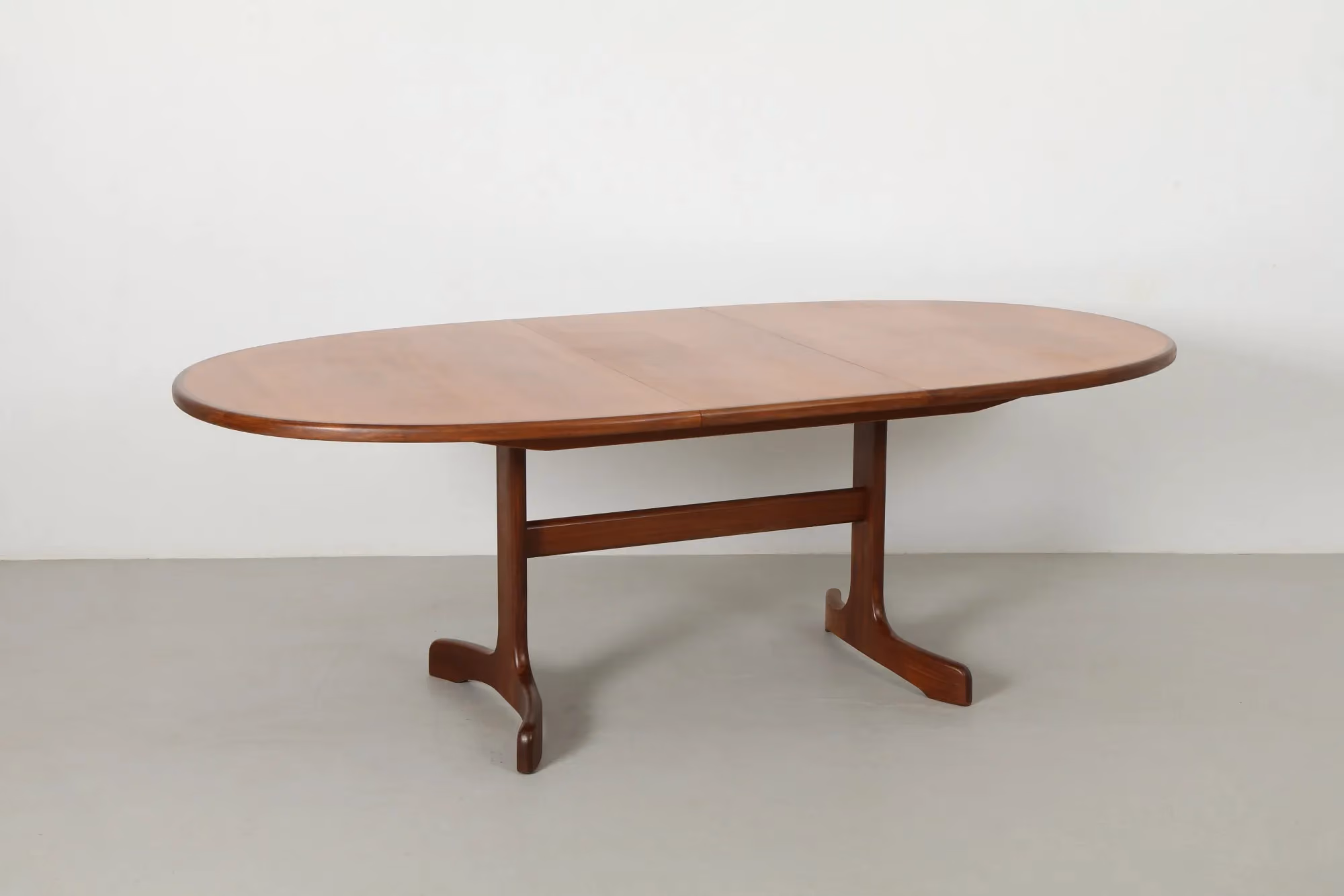Curvaceous Victor Wilkins 'Fresco' Model 4388D Dining Table by G-Plan