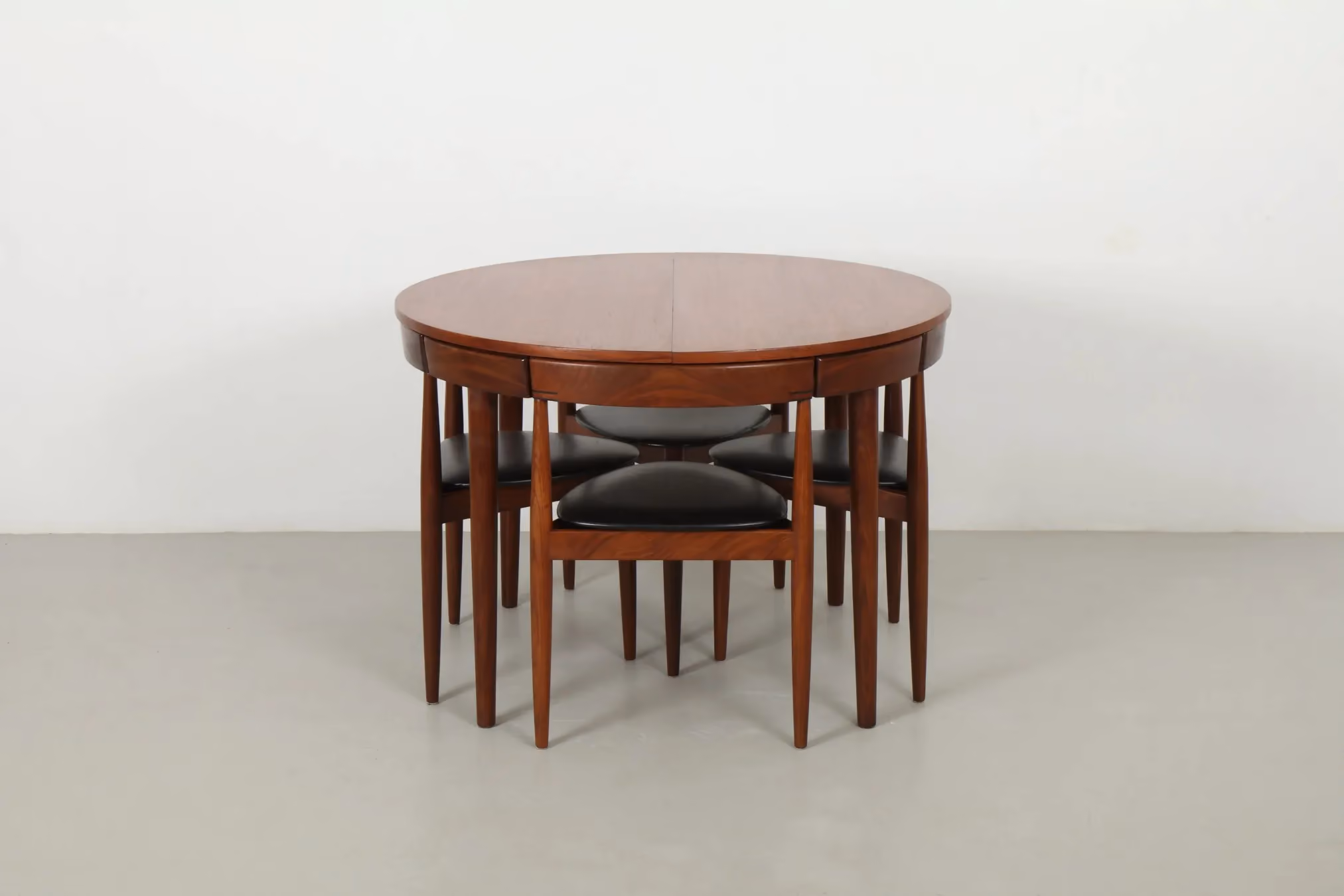 Super Cute Hans Olsen Extending 'Roundette' Dining Suite by Frem Røjle