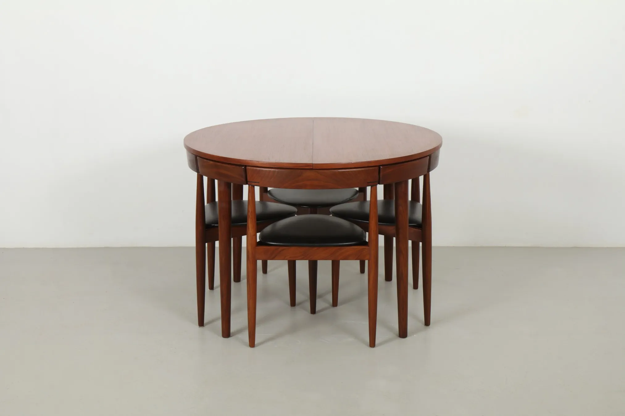 Super Cute Hans Olsen Extending 'Roundette' Dining Suite by Frem Røjle