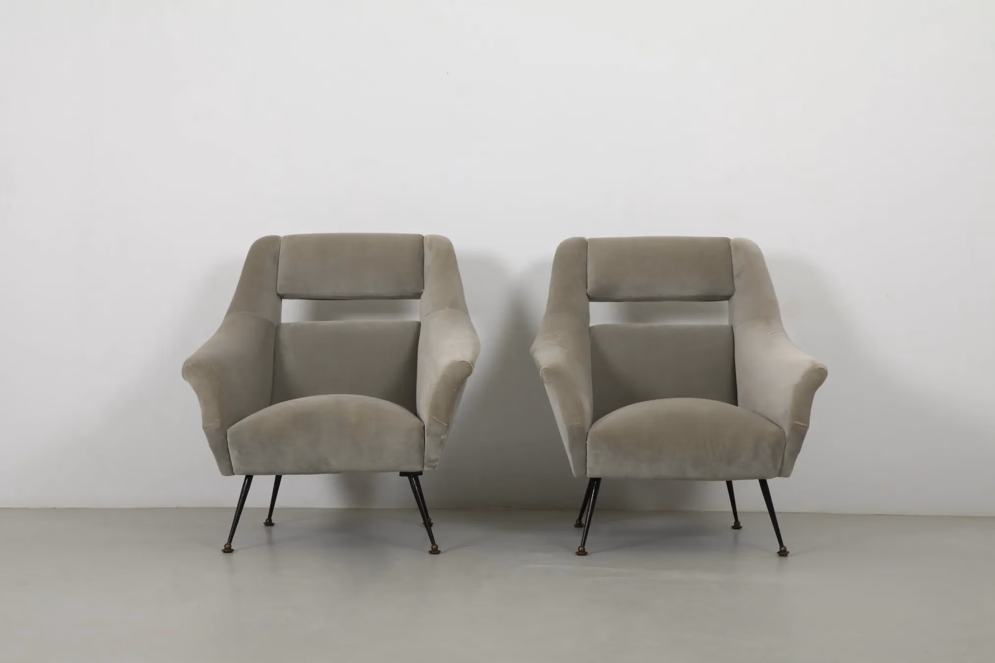 Pair of Deluxe Gigi Radice 1950s Italian Armchairs by Minotti