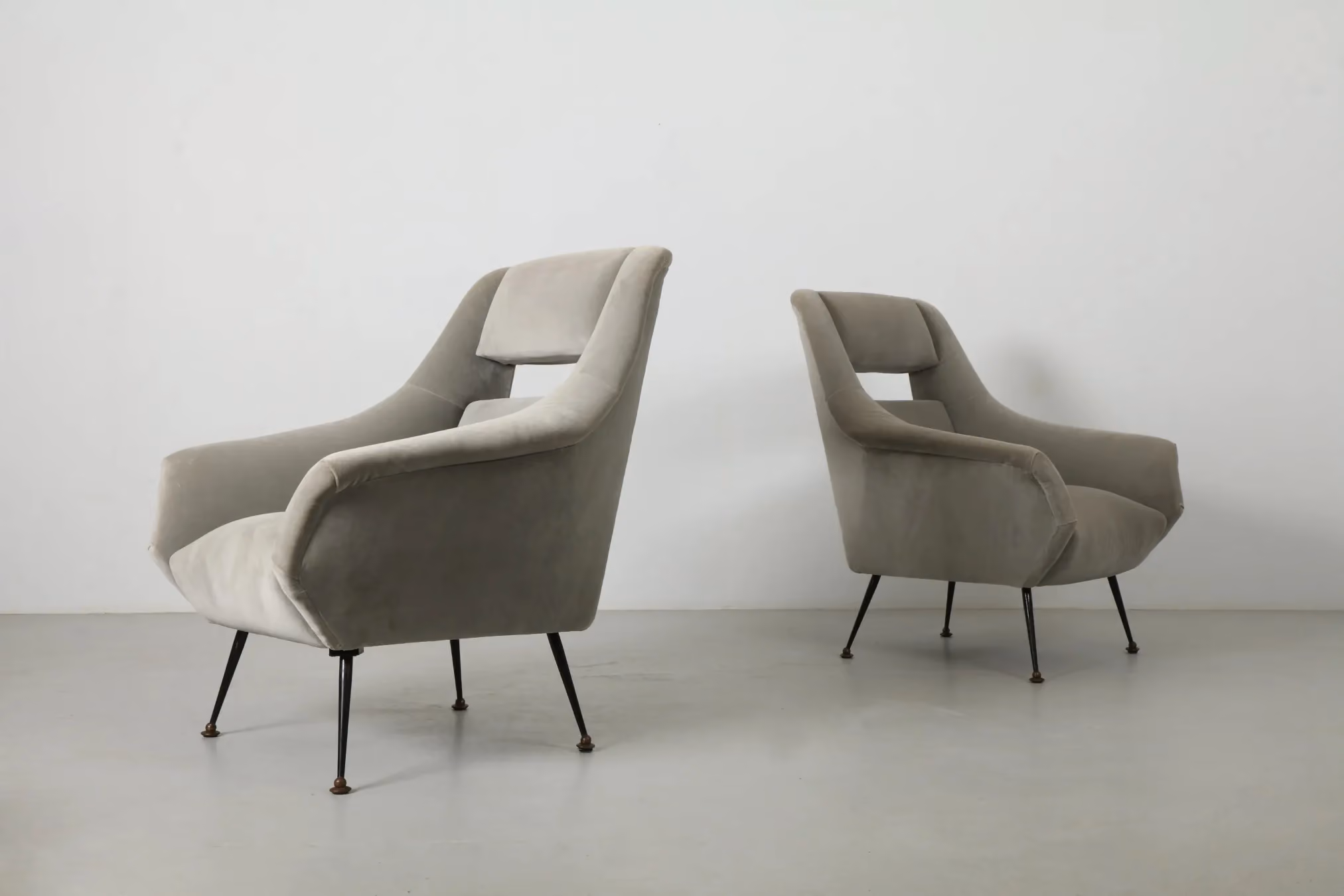 Pair of Deluxe Gigi Radice 1950s Italian Armchairs by Minotti