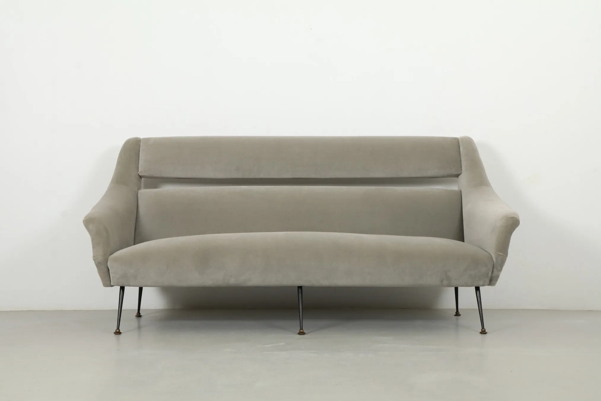 Deluxe Gigi Radice 1950s Italian Sofa by Minotti