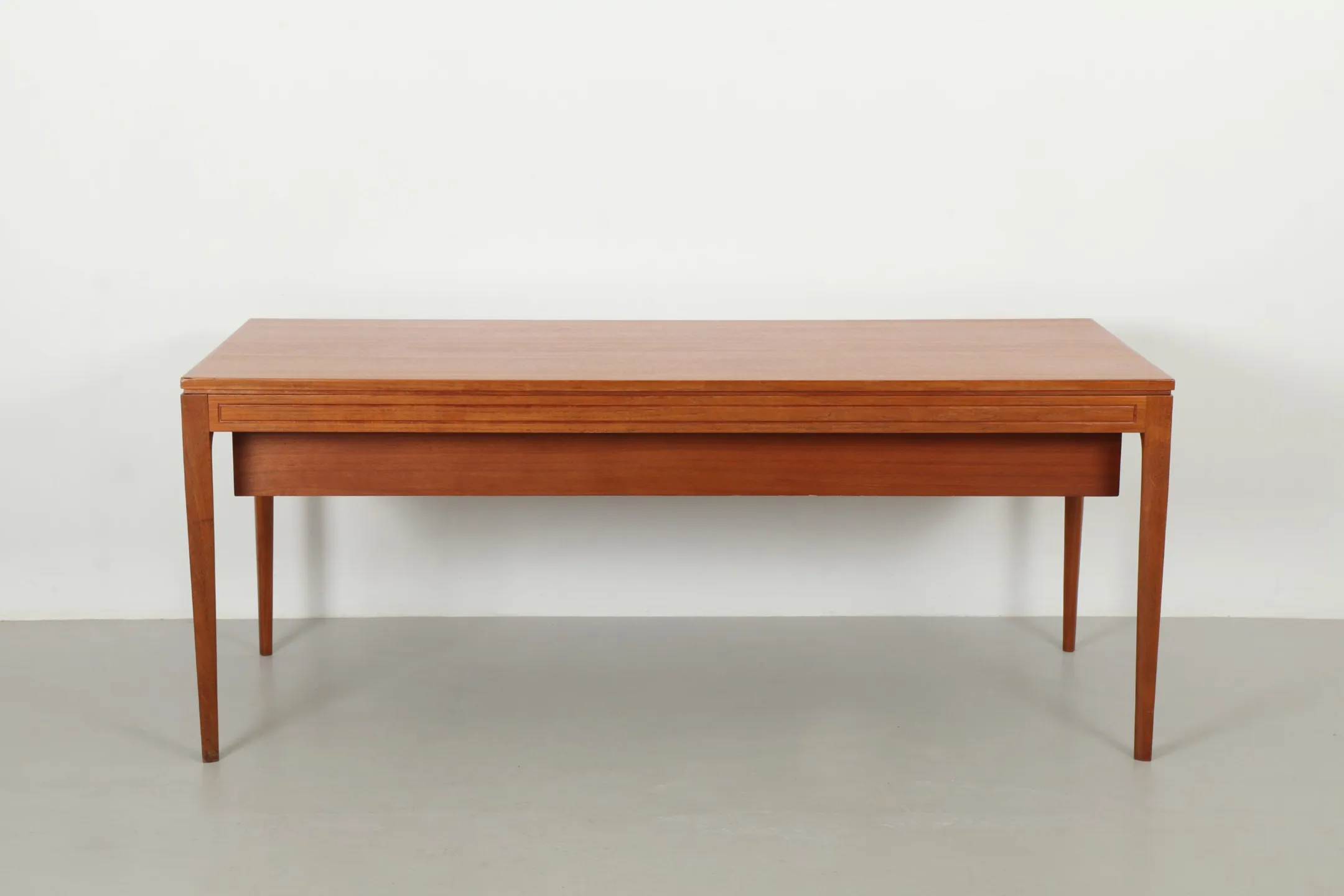 Stunning Joe Backhouse 'Diplomat' Style Desk by Backhouse