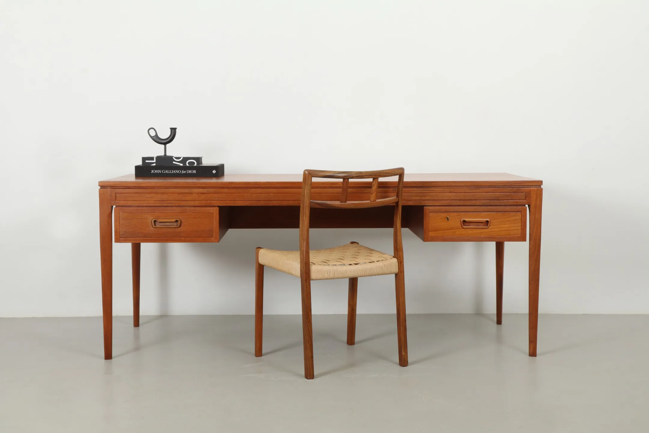 Stunning Joe Backhouse 'Diplomat' Style Desk by Backhouse
