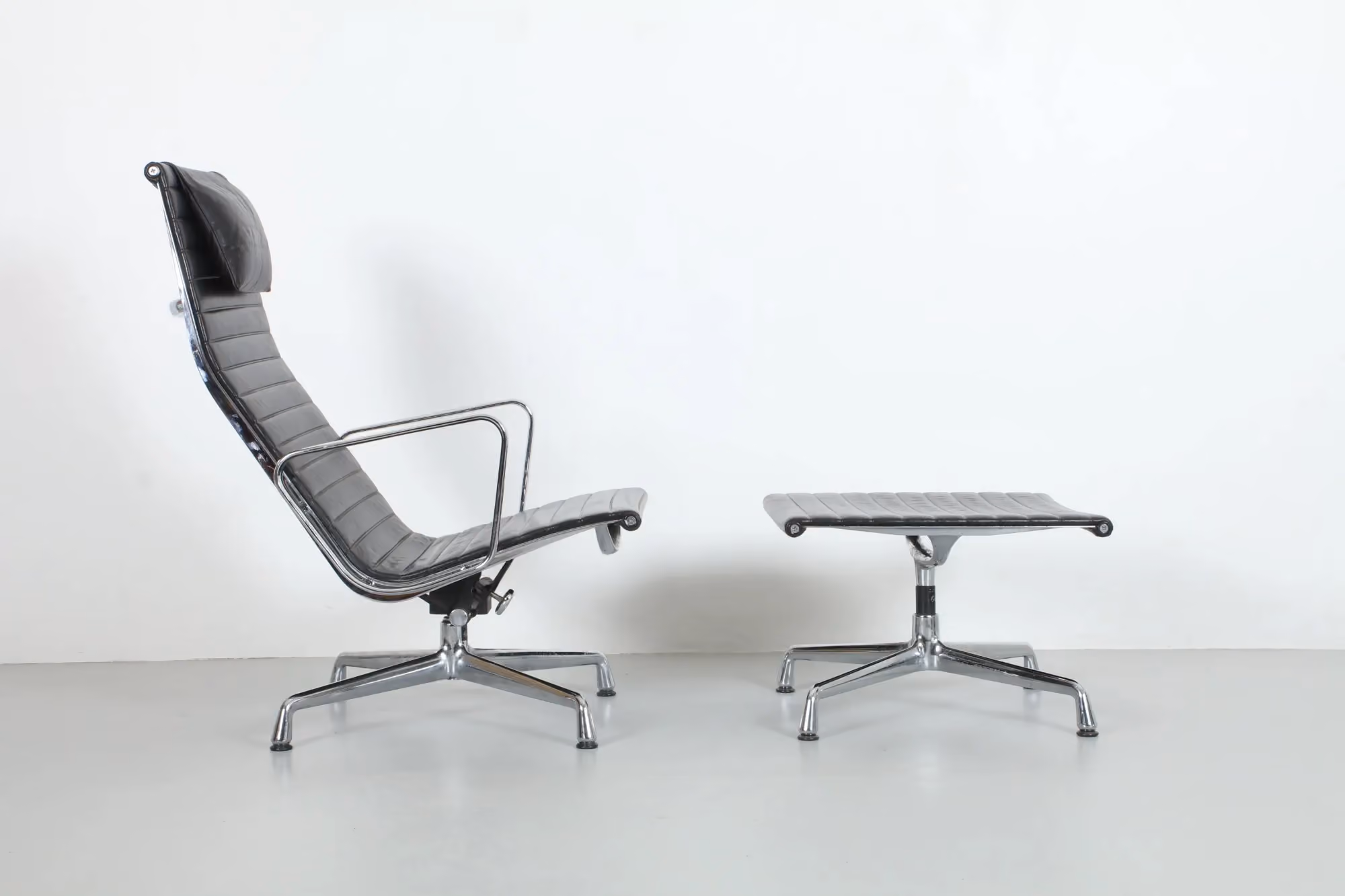 Iconic Charles & Ray Eames EA124 'Aluminium Group' Lounge Chair & Ottoman By Vitra
