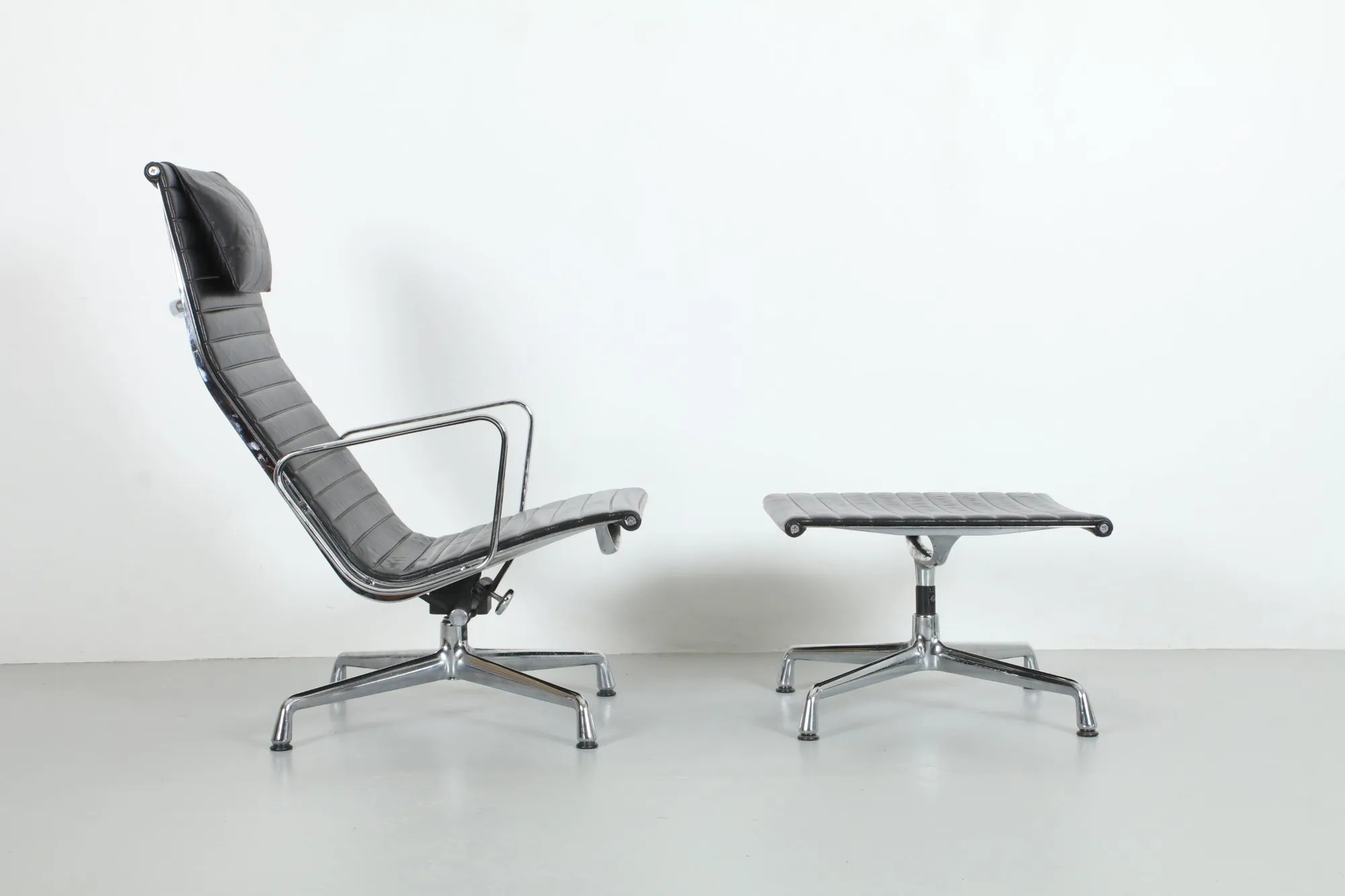 Iconic Charles & Ray Eames EA124 'Aluminium Group' Lounge Chair & Ottoman By Vitra