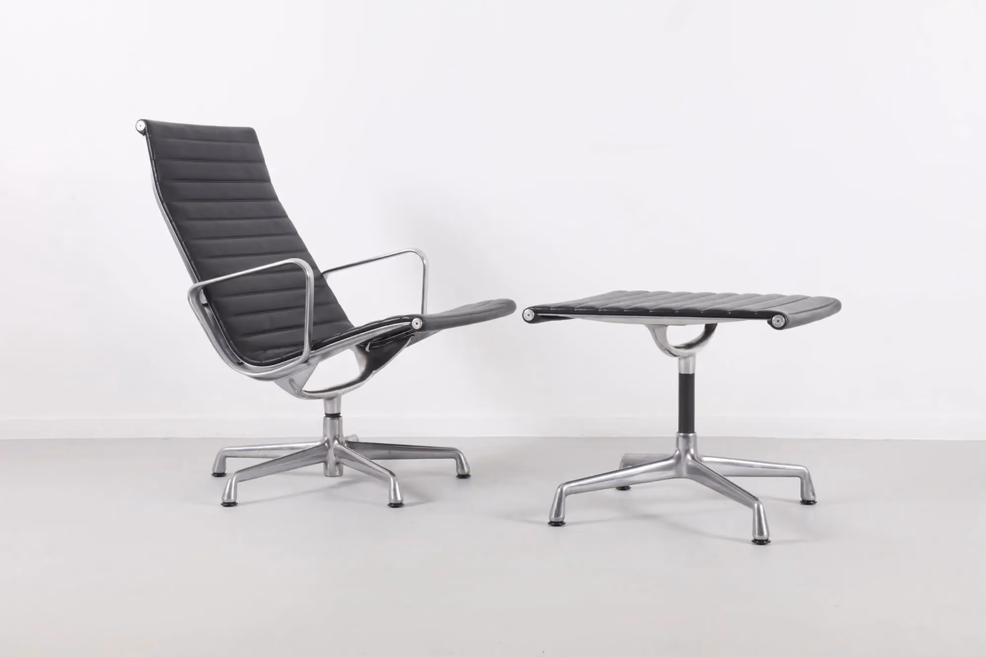 Iconic Charles & Ray Eames EA124 'Aluminium Group' Lounge Chair & Ottoman By Vitra