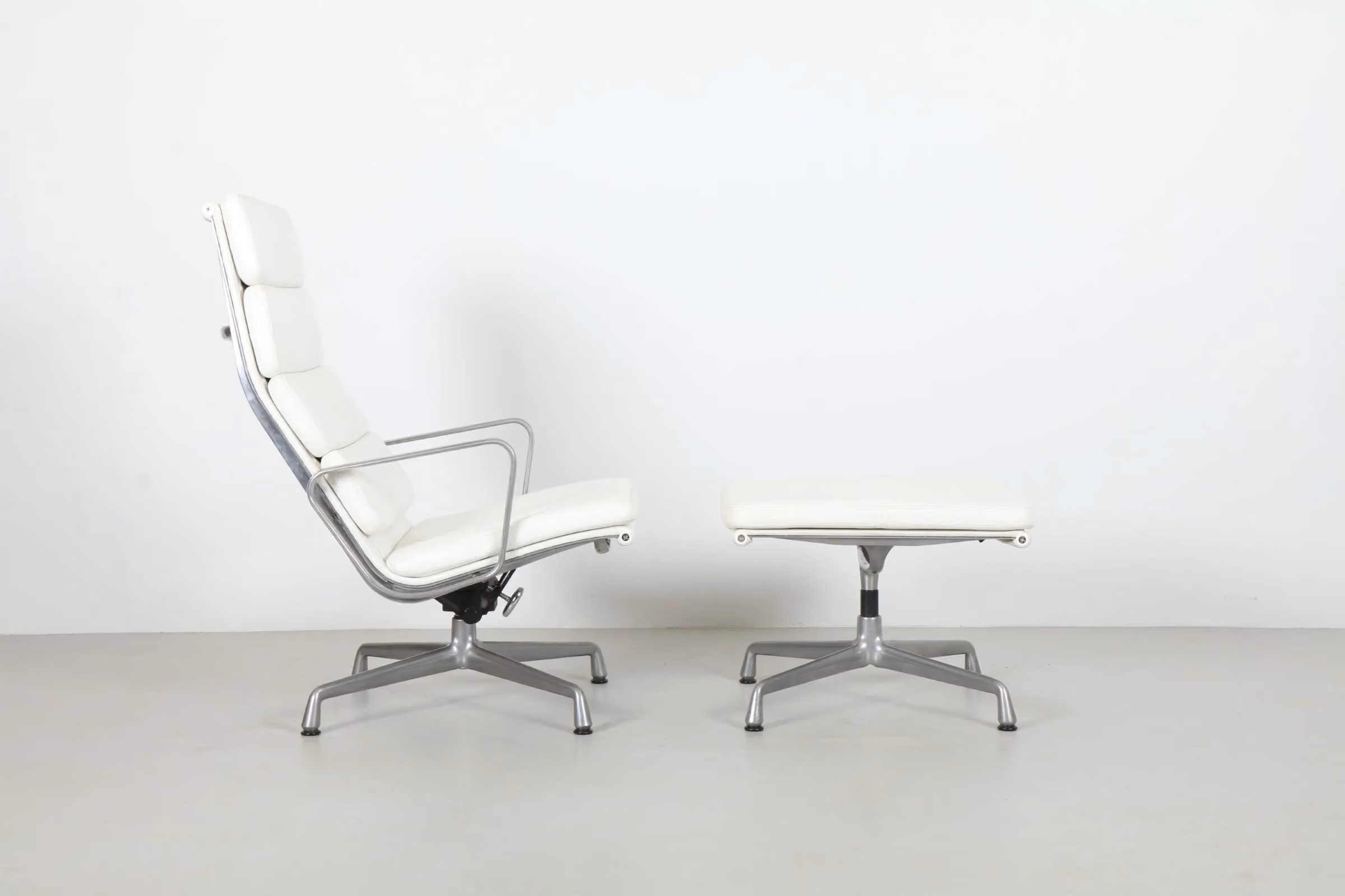 Stunning Charles & Ray Eames EA222 'Soft Pad' Lounge Chair & Ottoman By Vitra