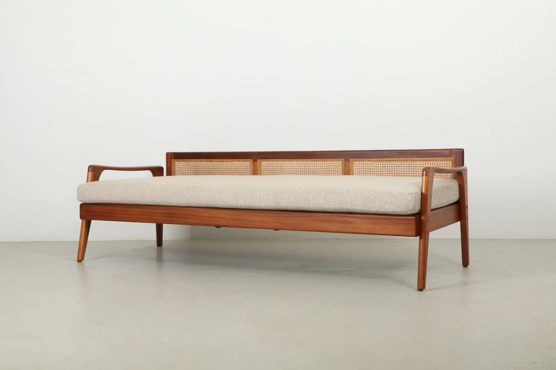 Refined Fred Lowen 'Fler D70' Daybed Sofa by Broadhead Bros