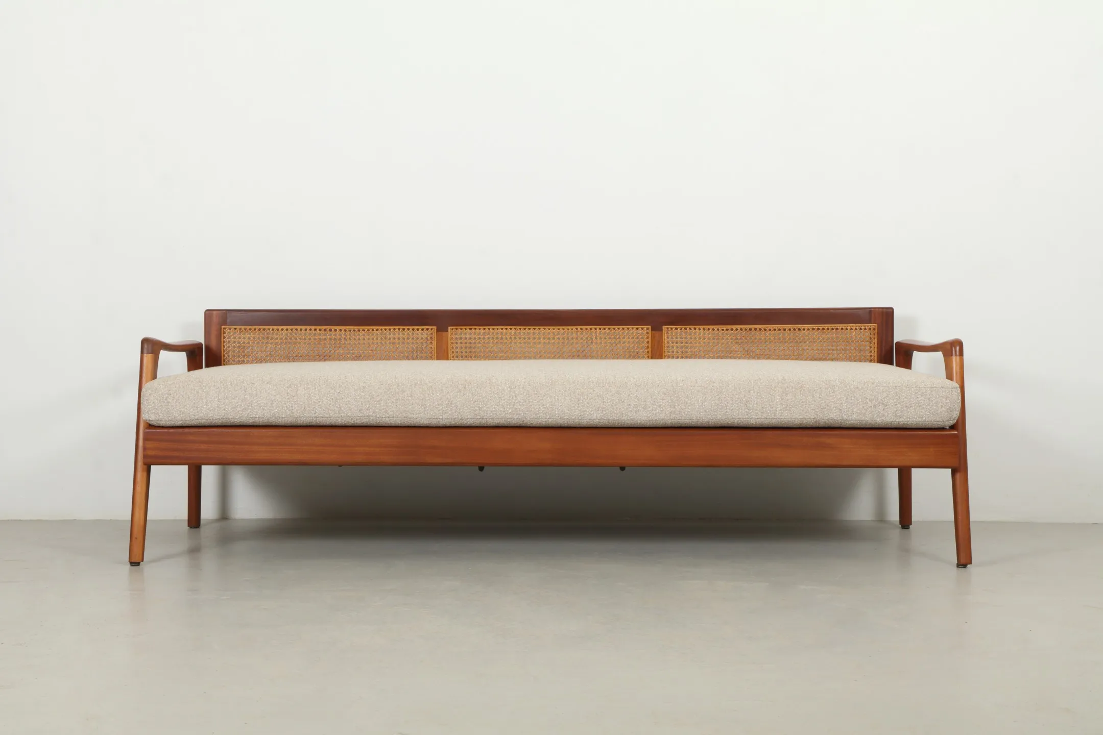 Refined Fred Lowen 'Fler D70' Daybed Sofa by Broadhead Bros