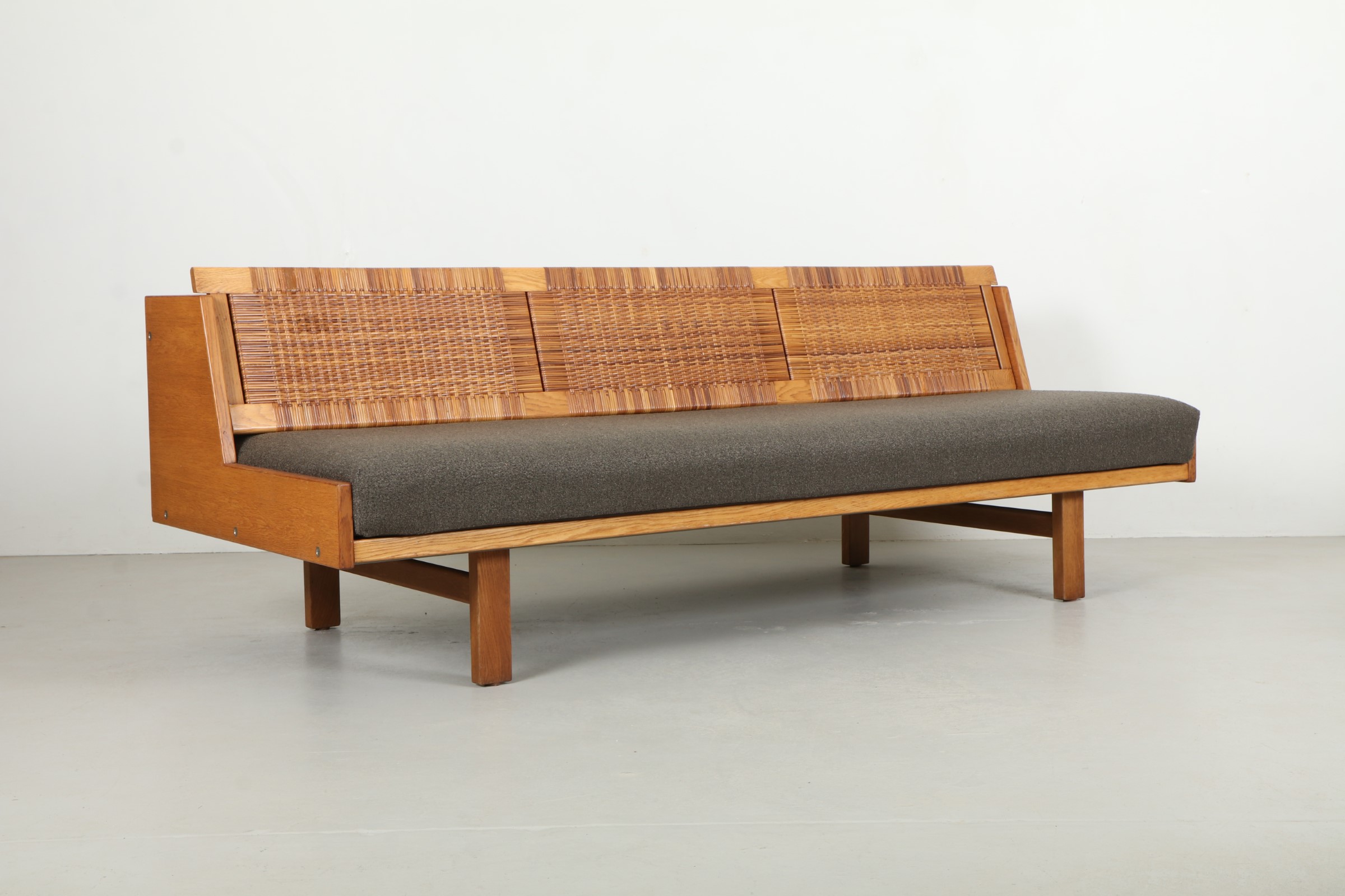 The Design Universe of Hans Wegner