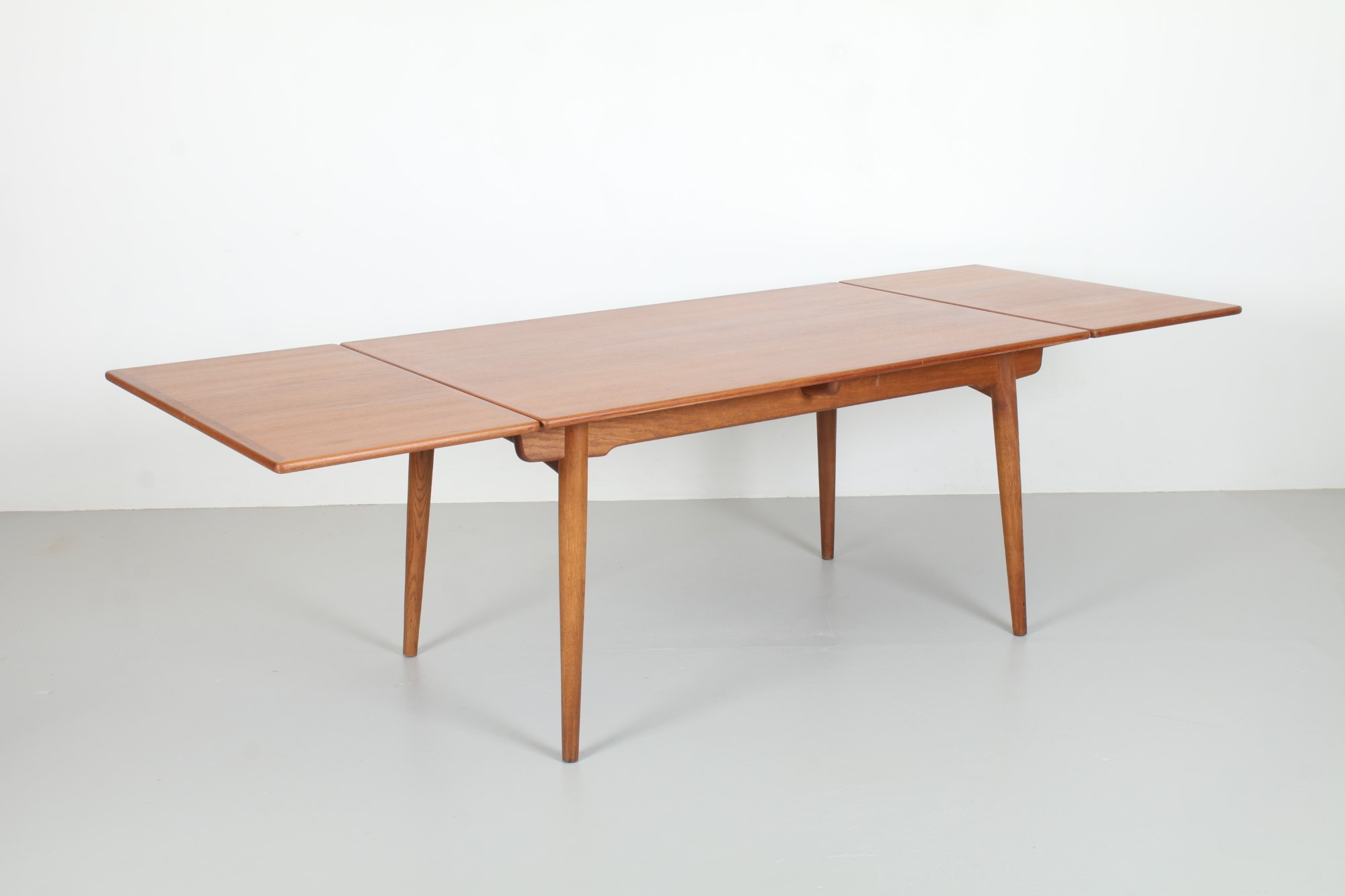 The Design Universe of Hans Wegner