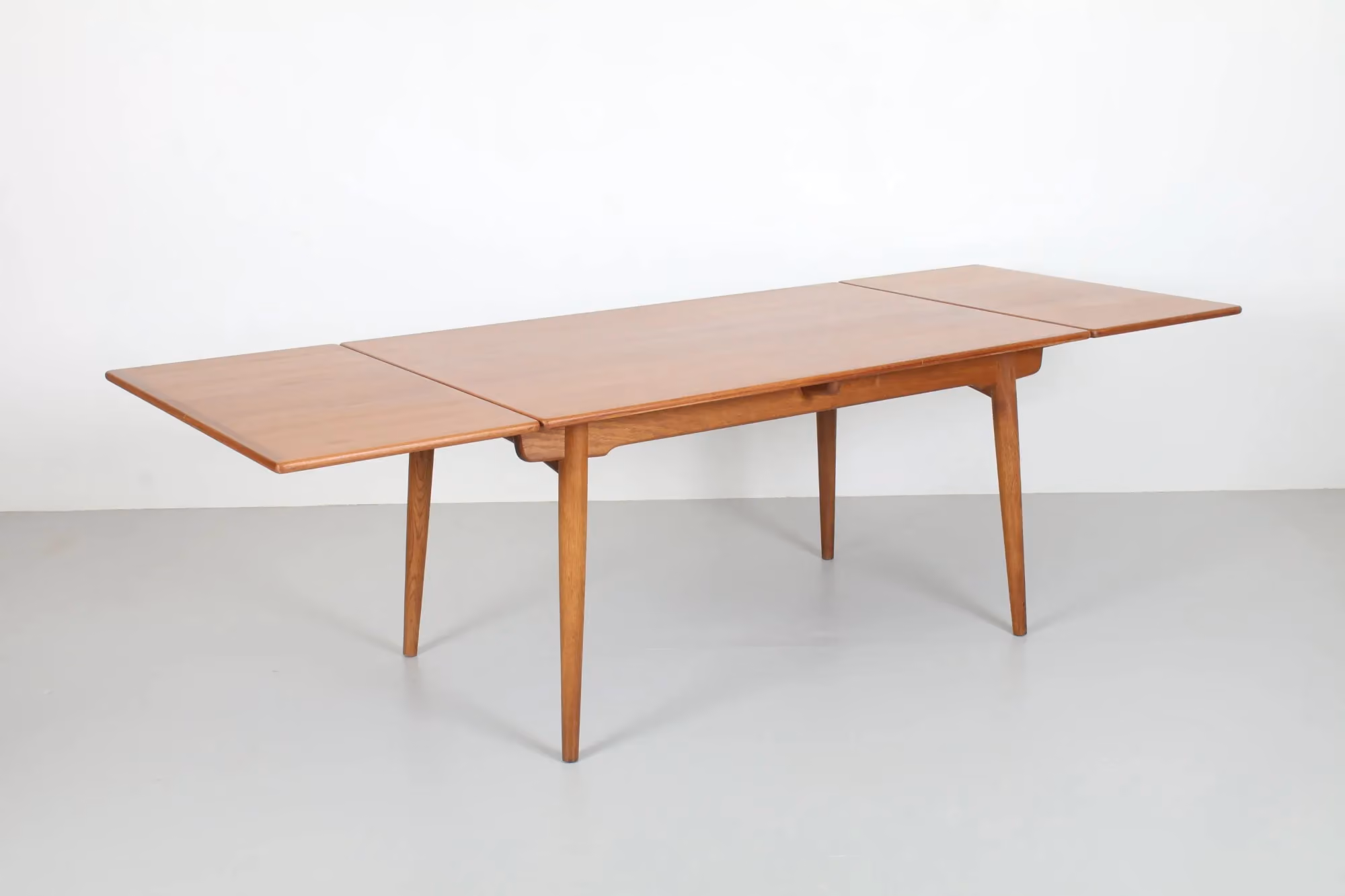 The Design Universe of Hans Wegner