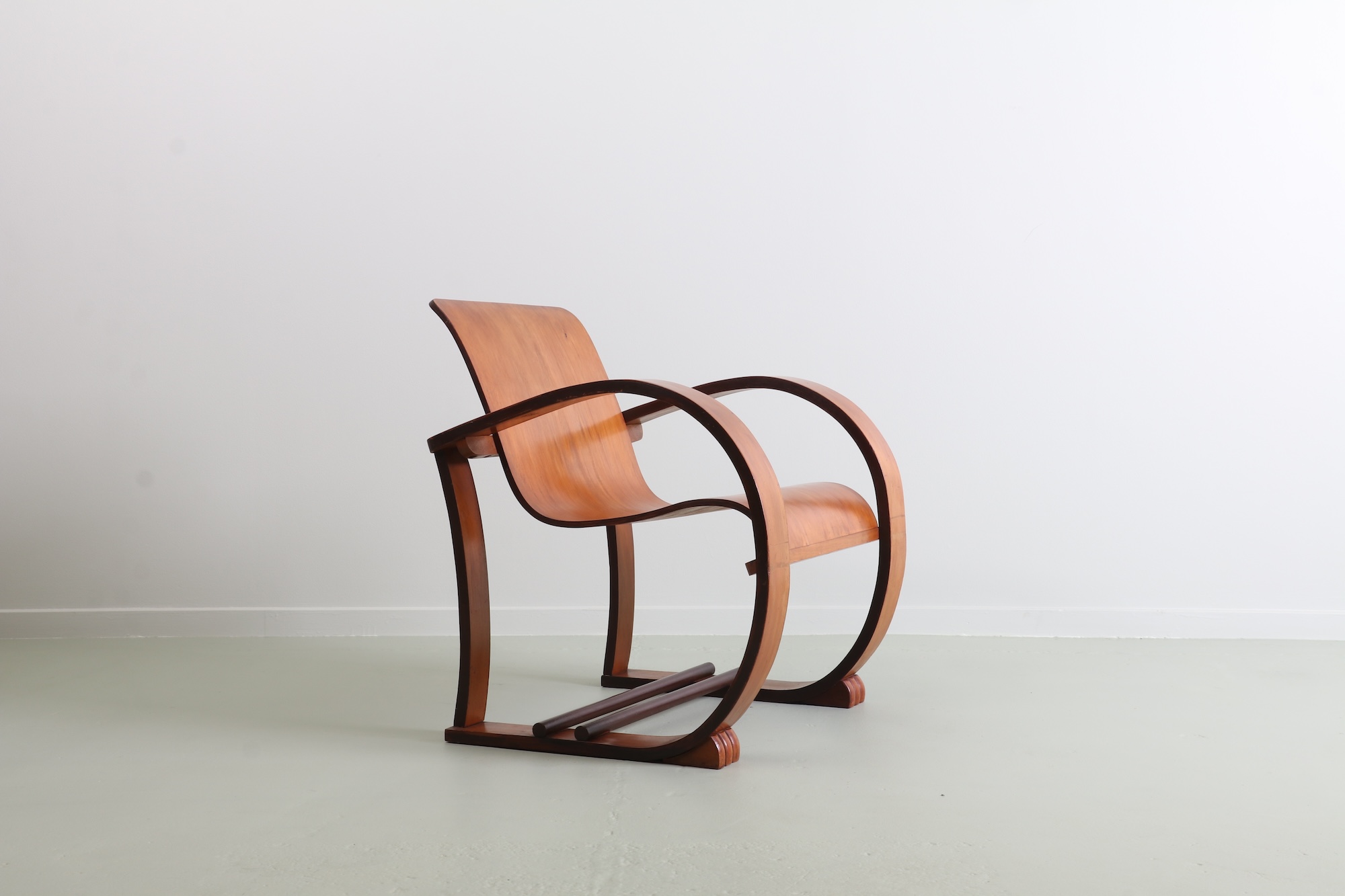 Garth Chester : Master of Modernism