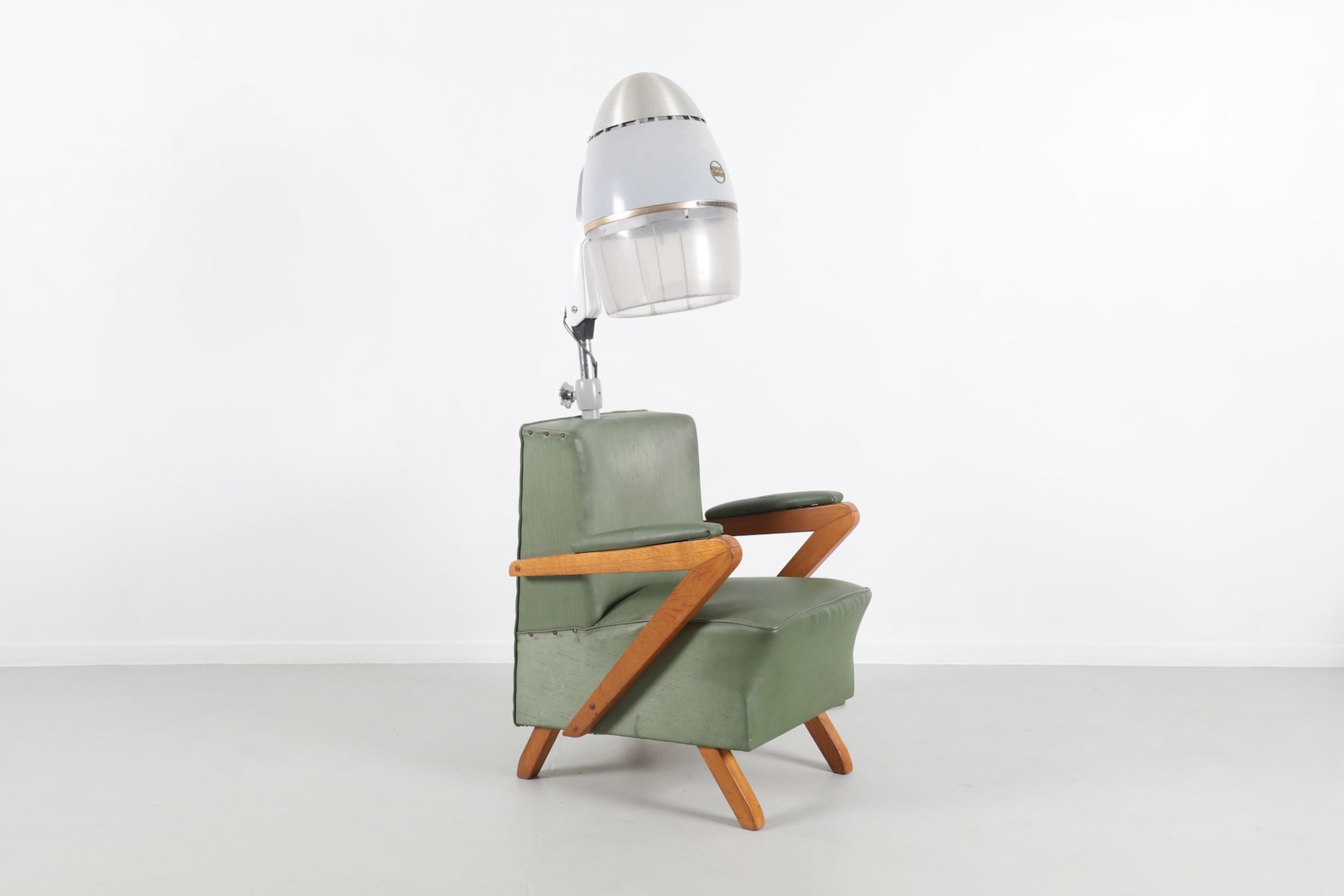 Garth Chester : Master of Modernism