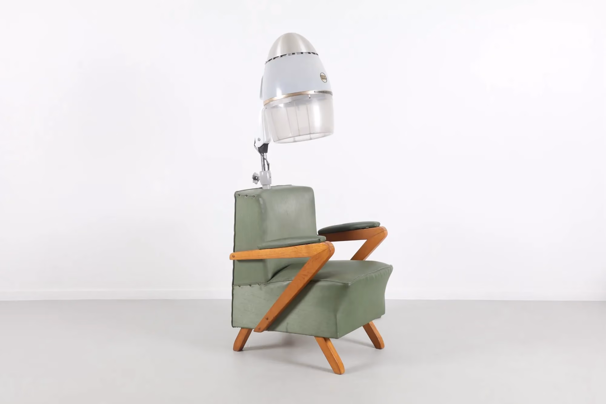 Garth Chester : Master of Modernism