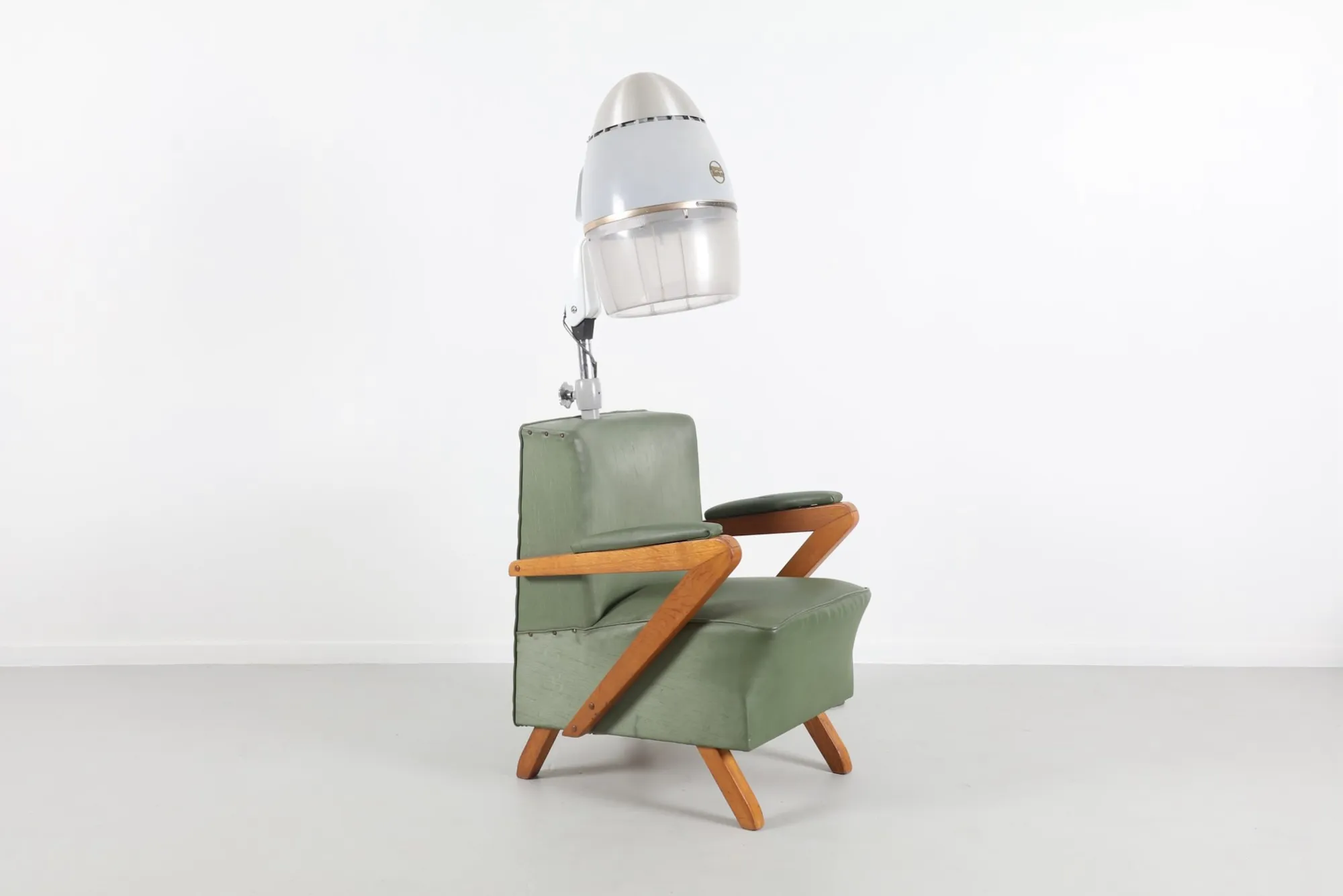 Garth Chester : Master of Modernism