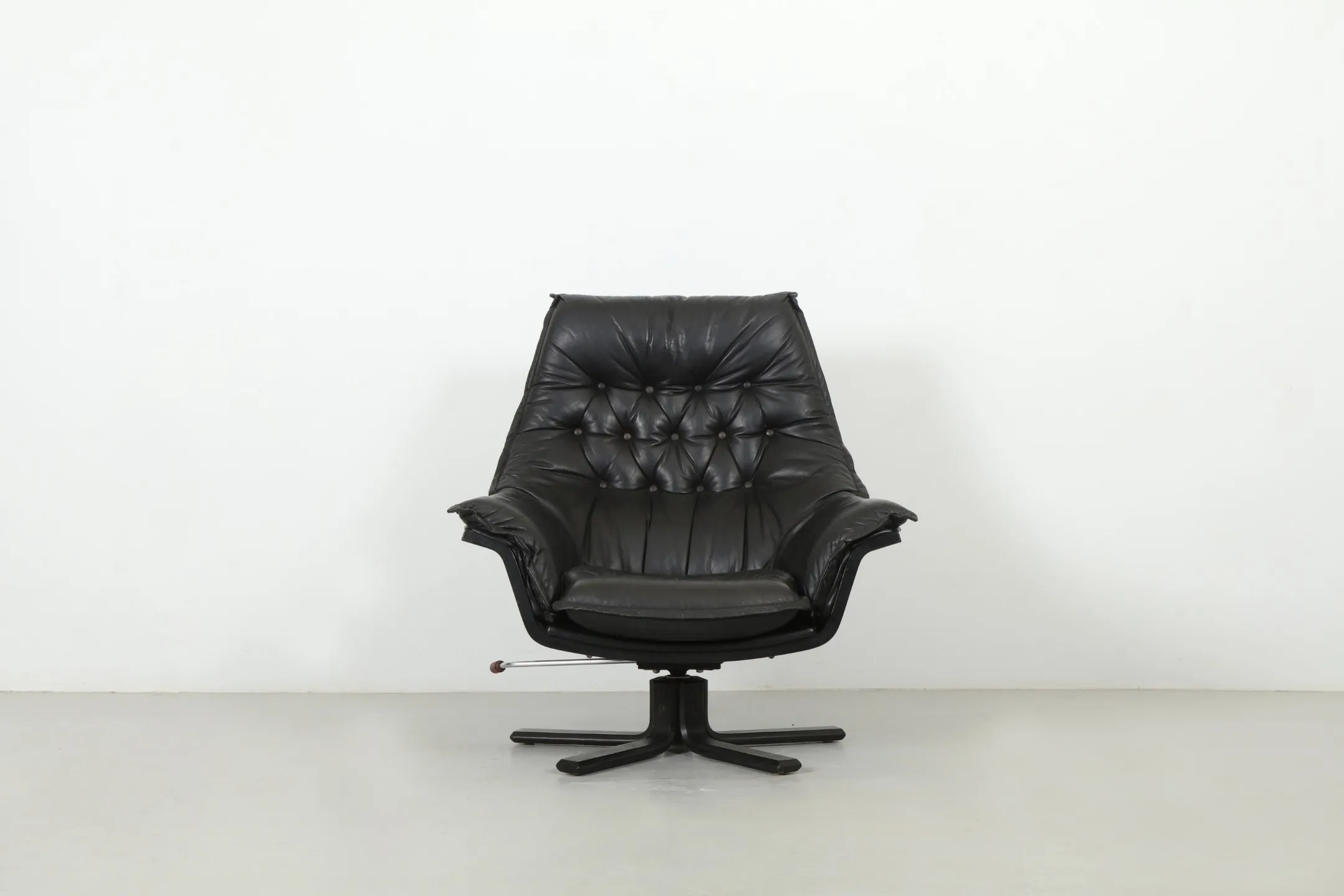 Bold Mid-Century Swivel Armchair by Danish Deluxe