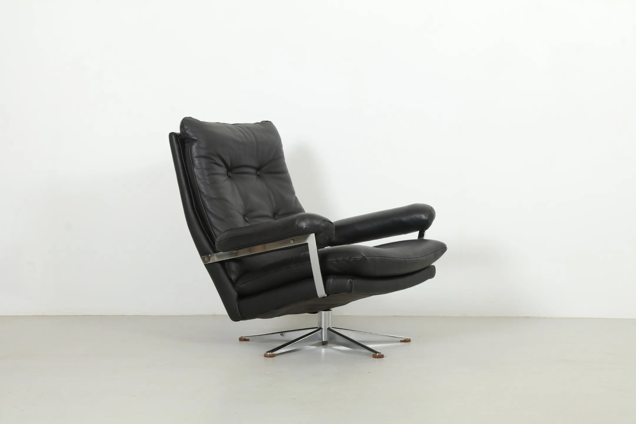 Striking Werner Langenfeld 'Palma' Armchair by ESA