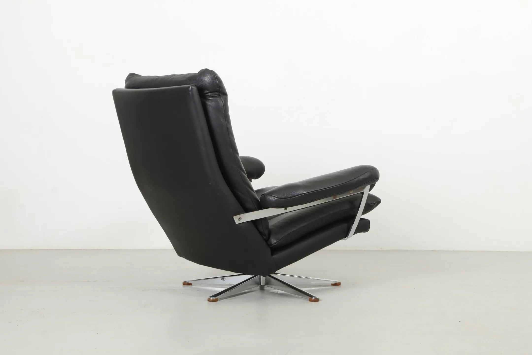 Striking Werner Langenfeld 'Palma' Armchair by ESA