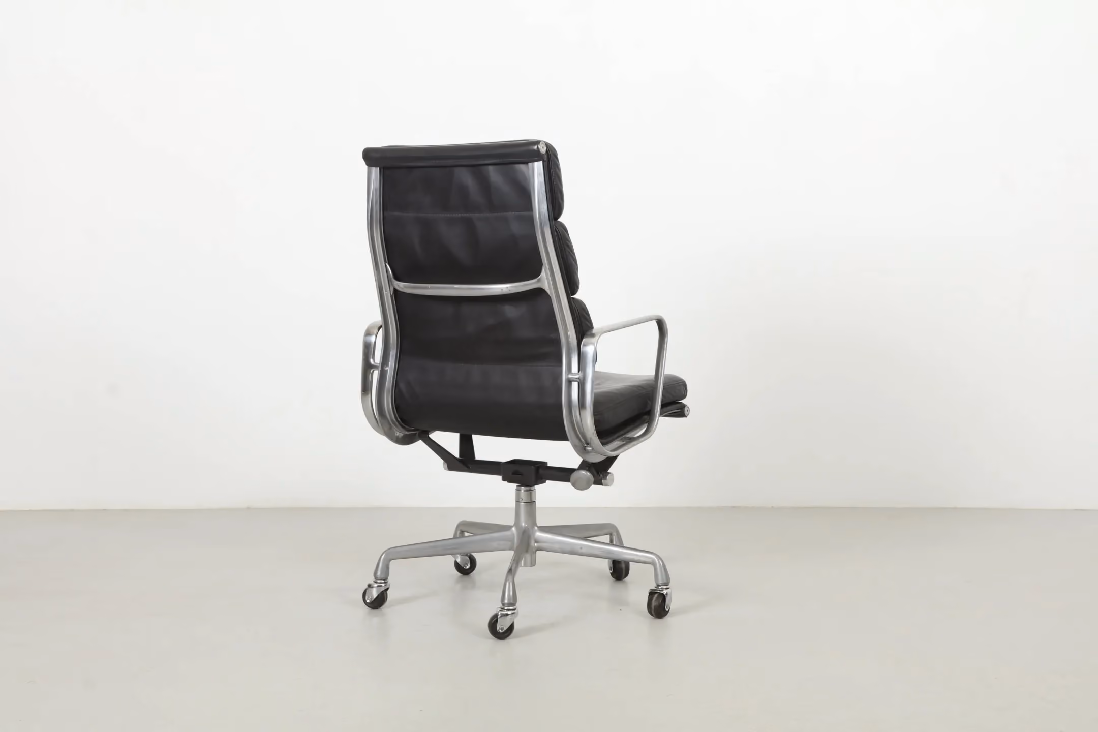 Timeless Ray & Charles Eames 'EA437' Soft Pad Office Chair by Herman Miller