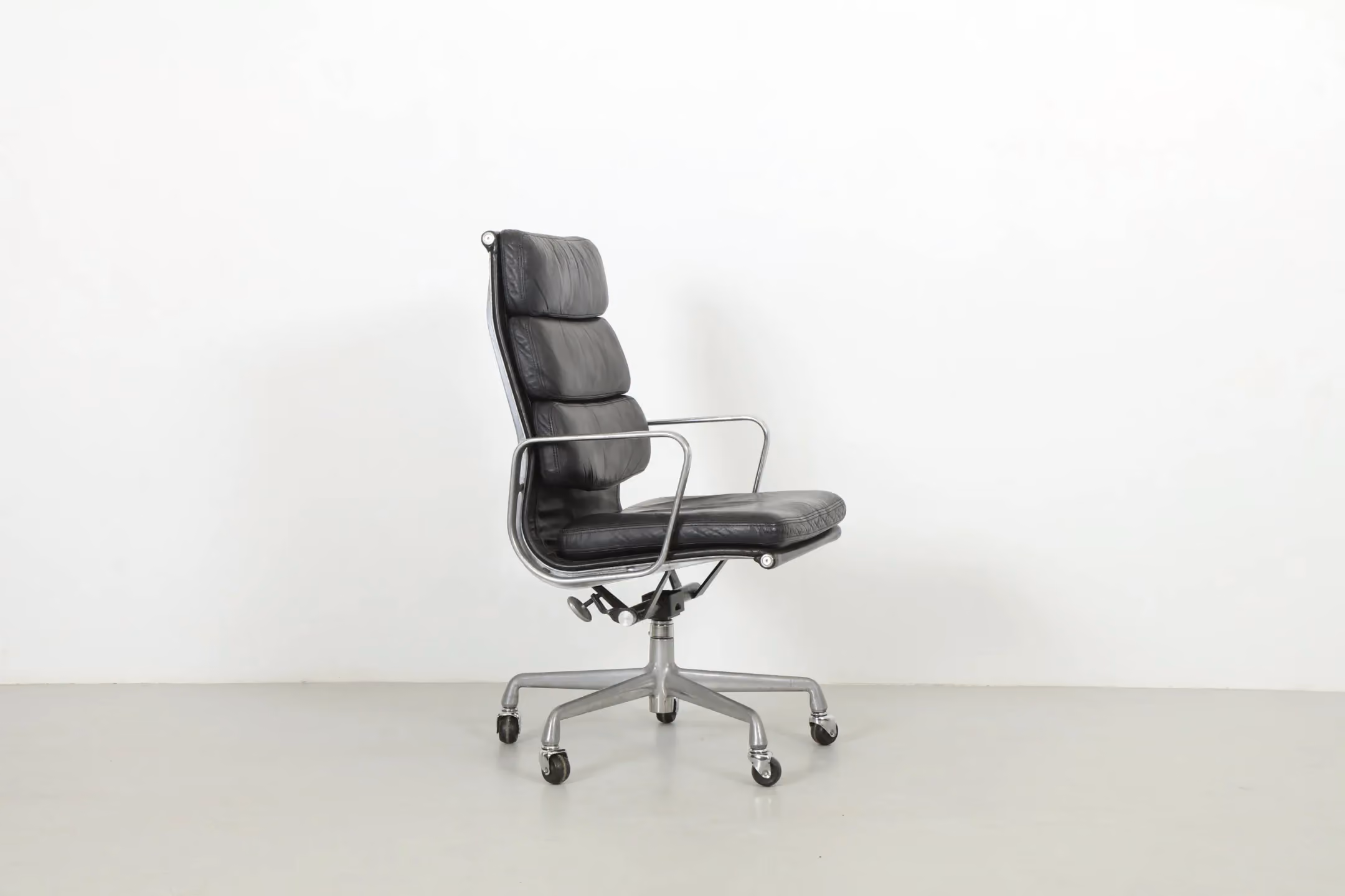 Timeless Ray & Charles Eames 'EA437' Soft Pad Office Chair by Herman Miller