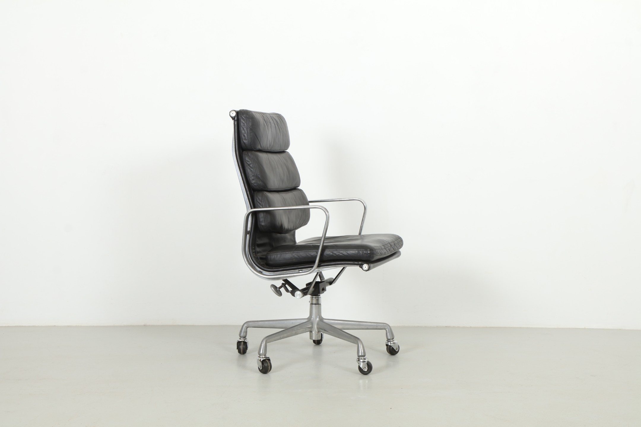 Timeless Ray & Charles Eames 'EA437' Soft Pad Office Chair by Herman Miller