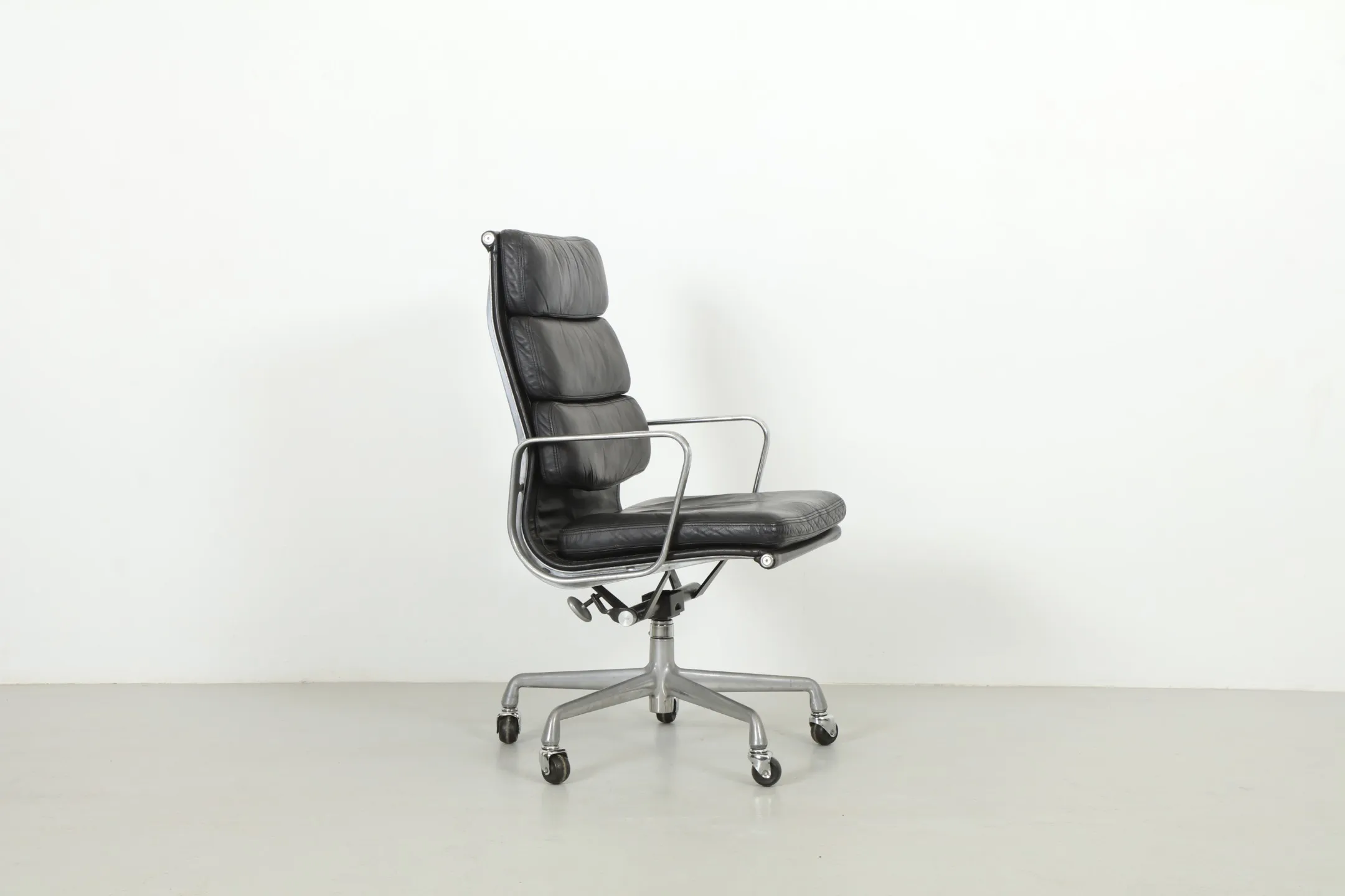 Timeless Ray & Charles Eames 'EA437' Soft Pad Office Chair by Herman Miller