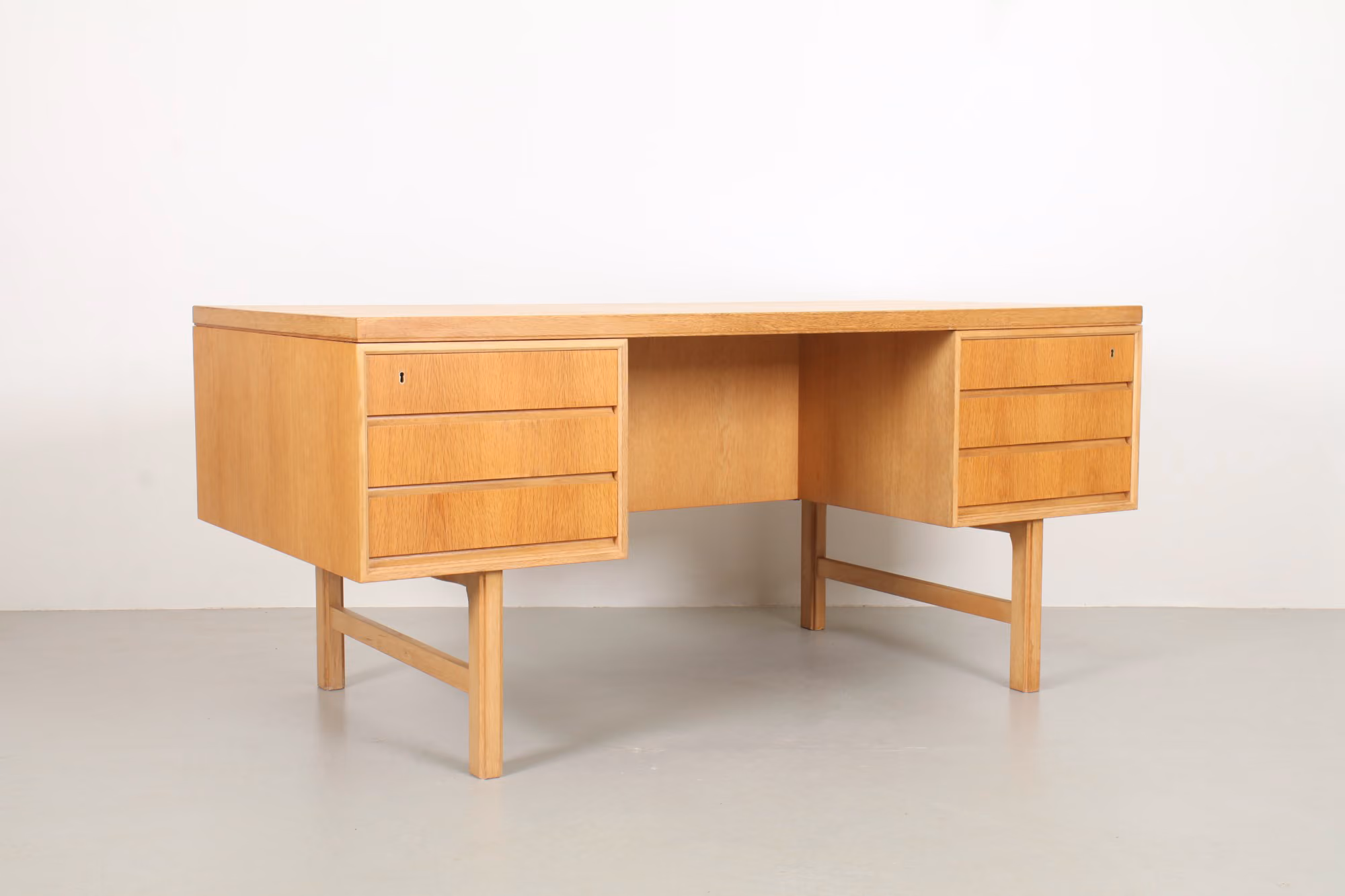 Omann Jun : Coveted Cabinetry