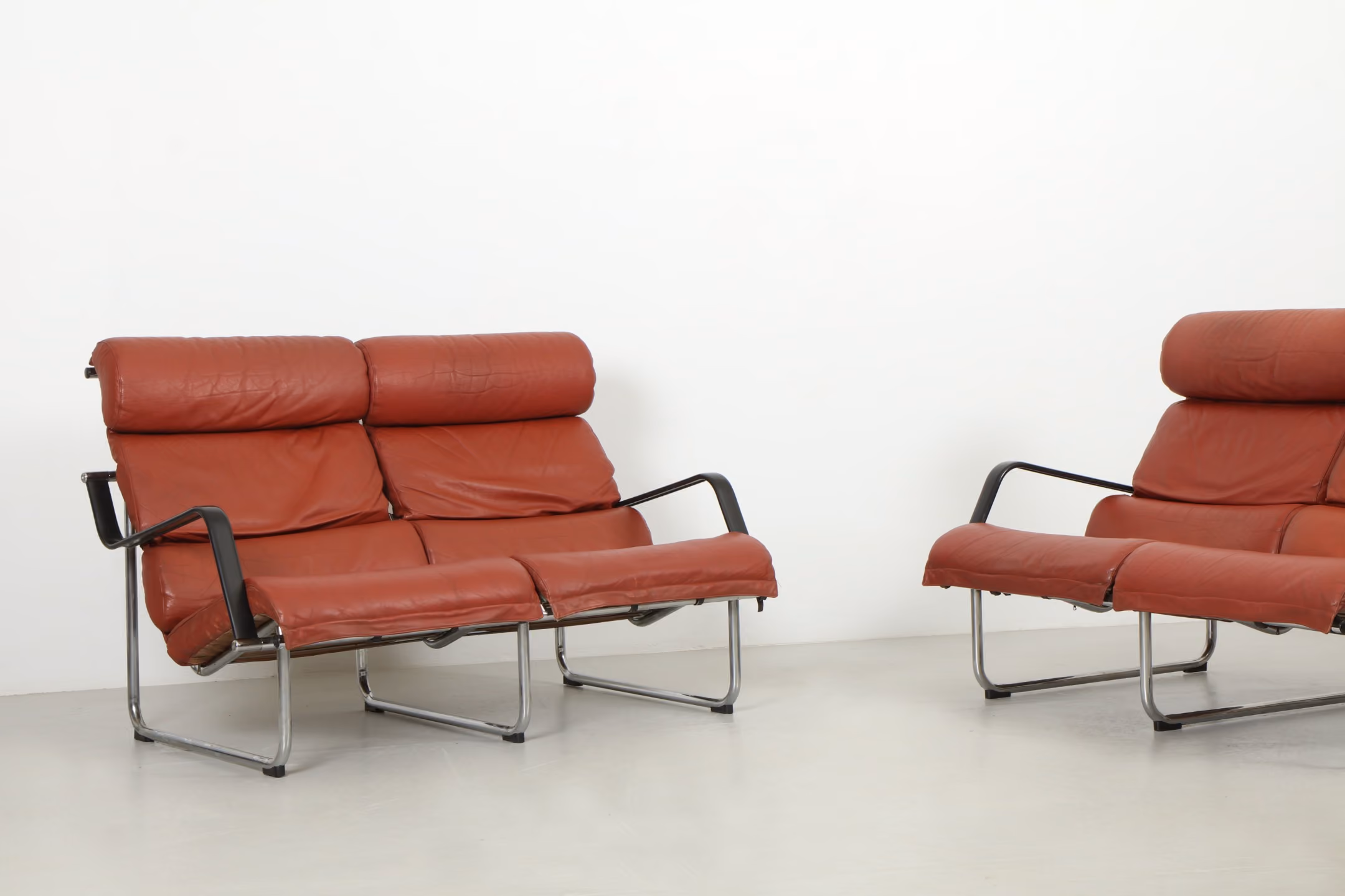 Sleek Yrjö Kukkapuro 'Remmi' Sofas by Avarte