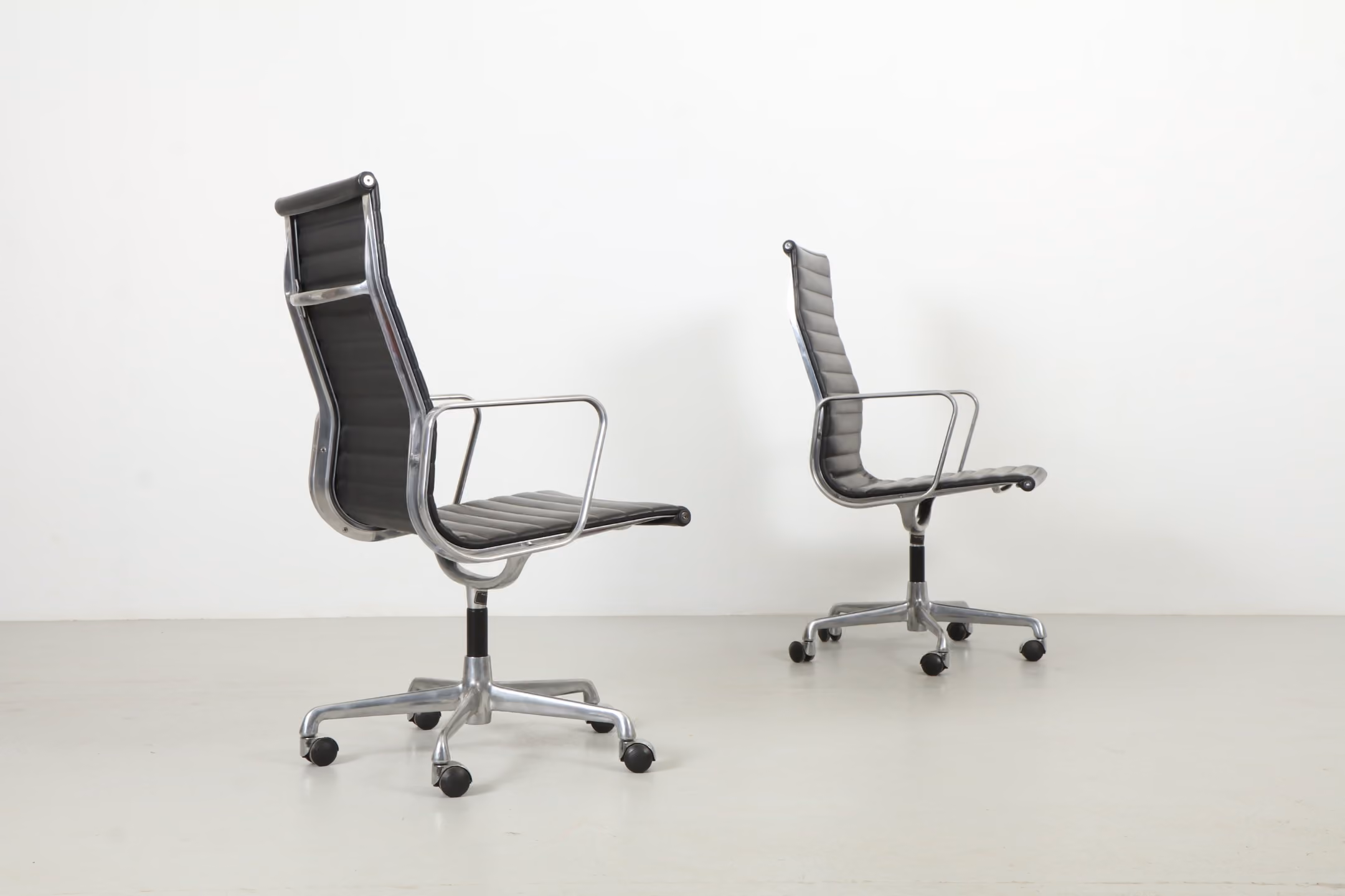Iconic Charles & Ray Eames 'EA-109' Aluminium Group Chair by ICF