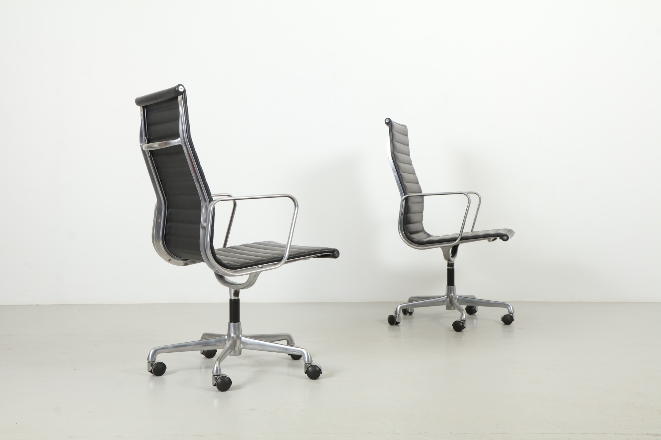 Iconic Charles & Ray Eames 'EA-109' Aluminium Group Chair by ICF