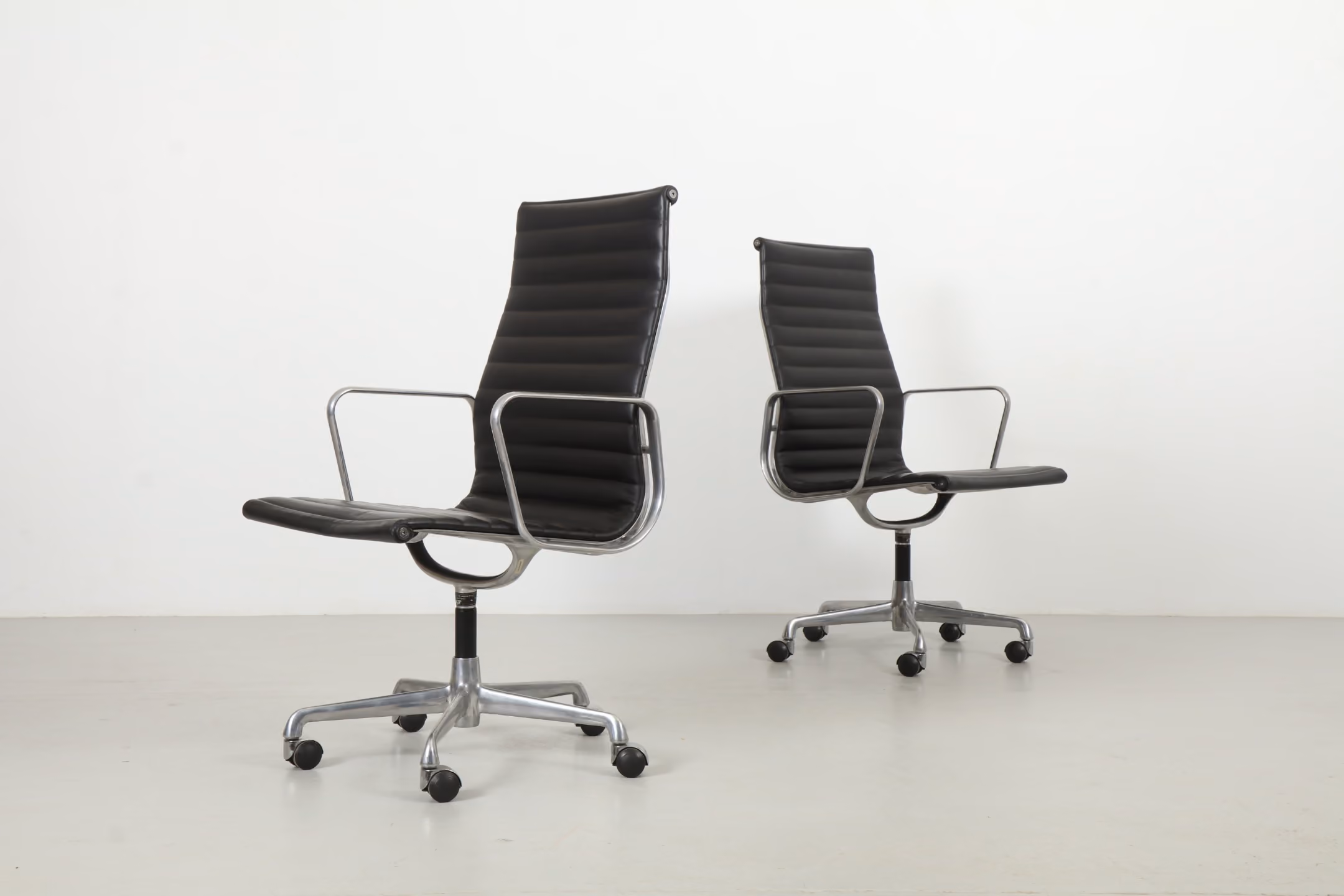 Iconic Charles & Ray Eames 'EA-109' Aluminium Group Chair by ICF