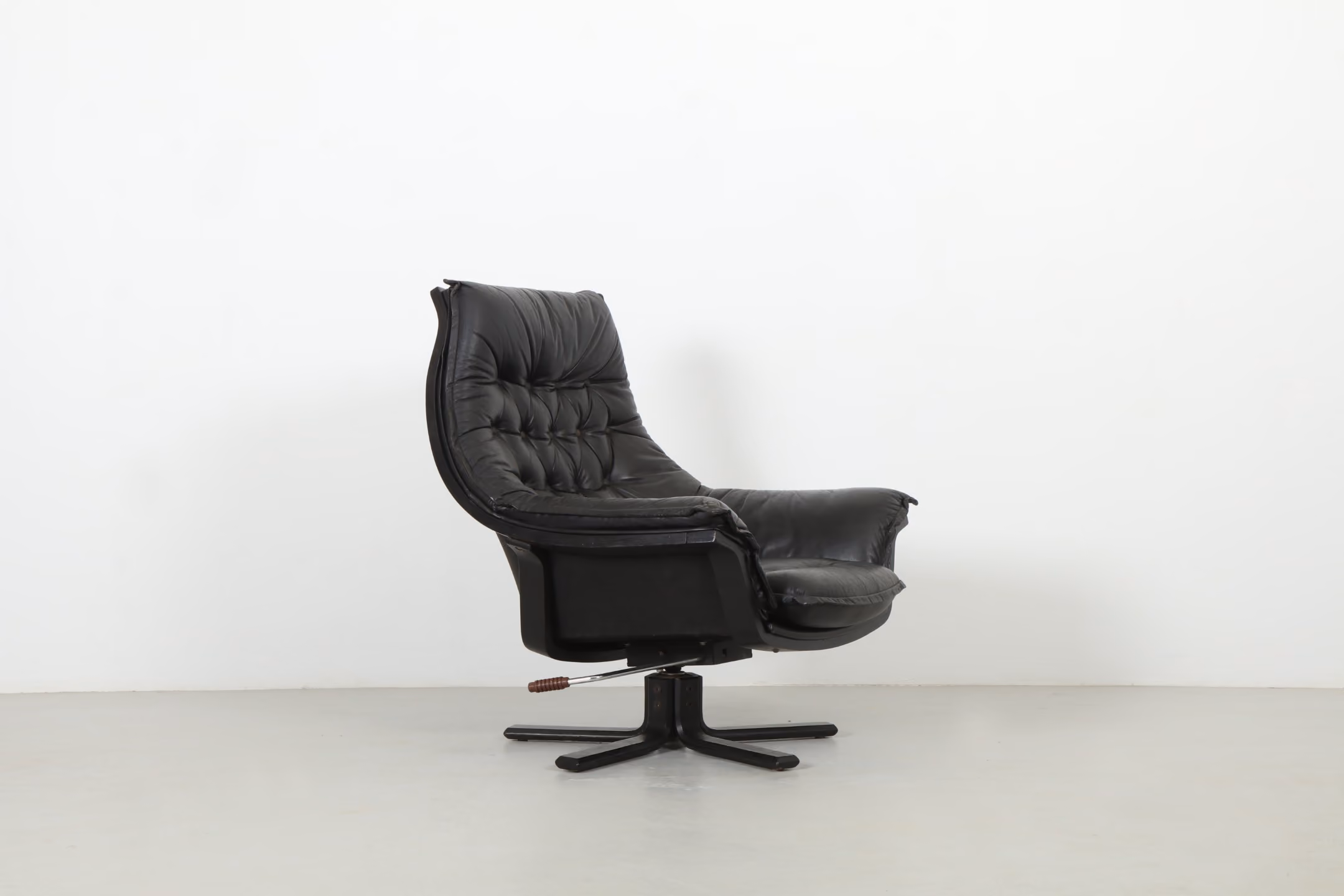 Bold Mid-Century Swivel Armchair by Danish Deluxe