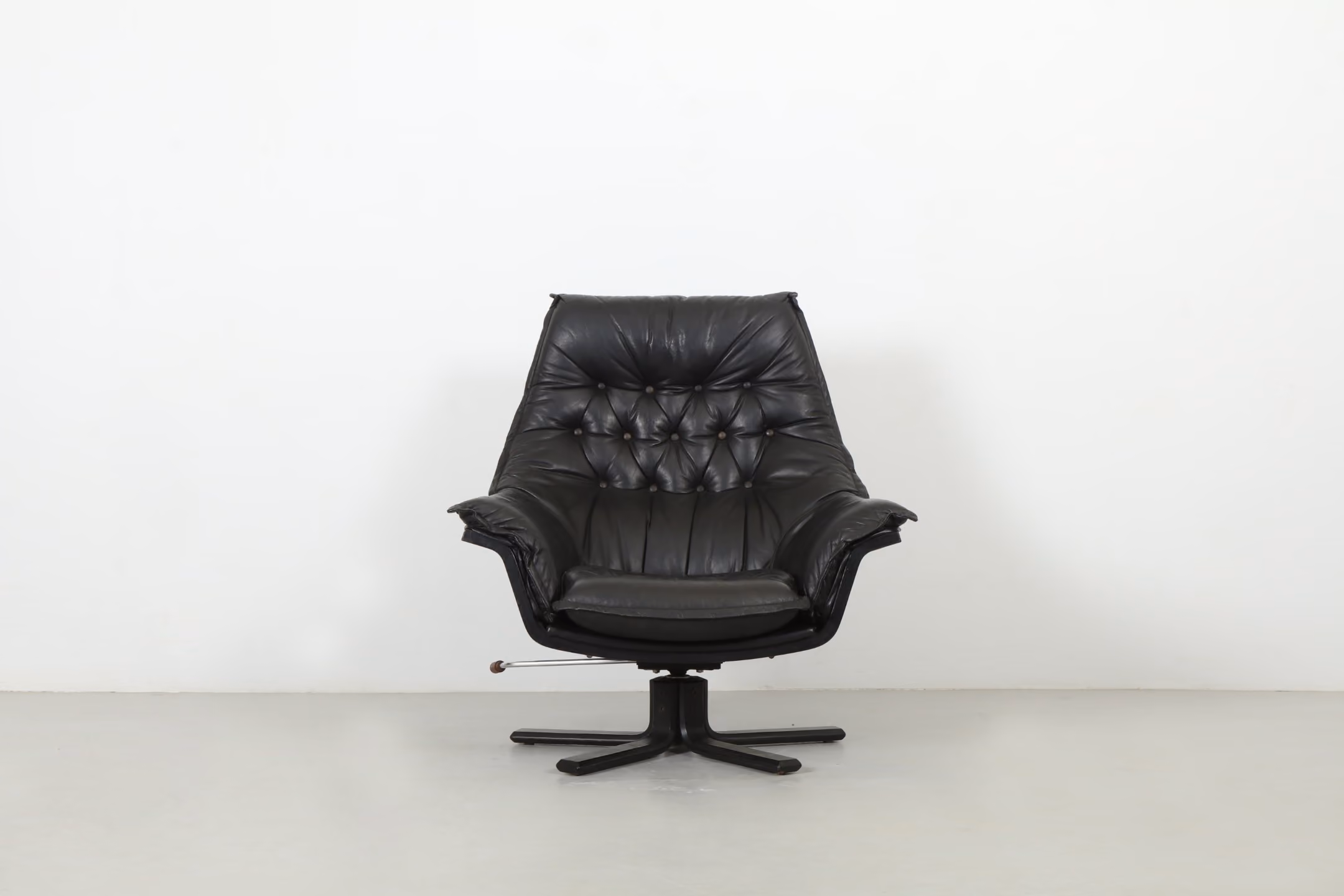 Bold Mid-Century Swivel Armchair by Danish Deluxe