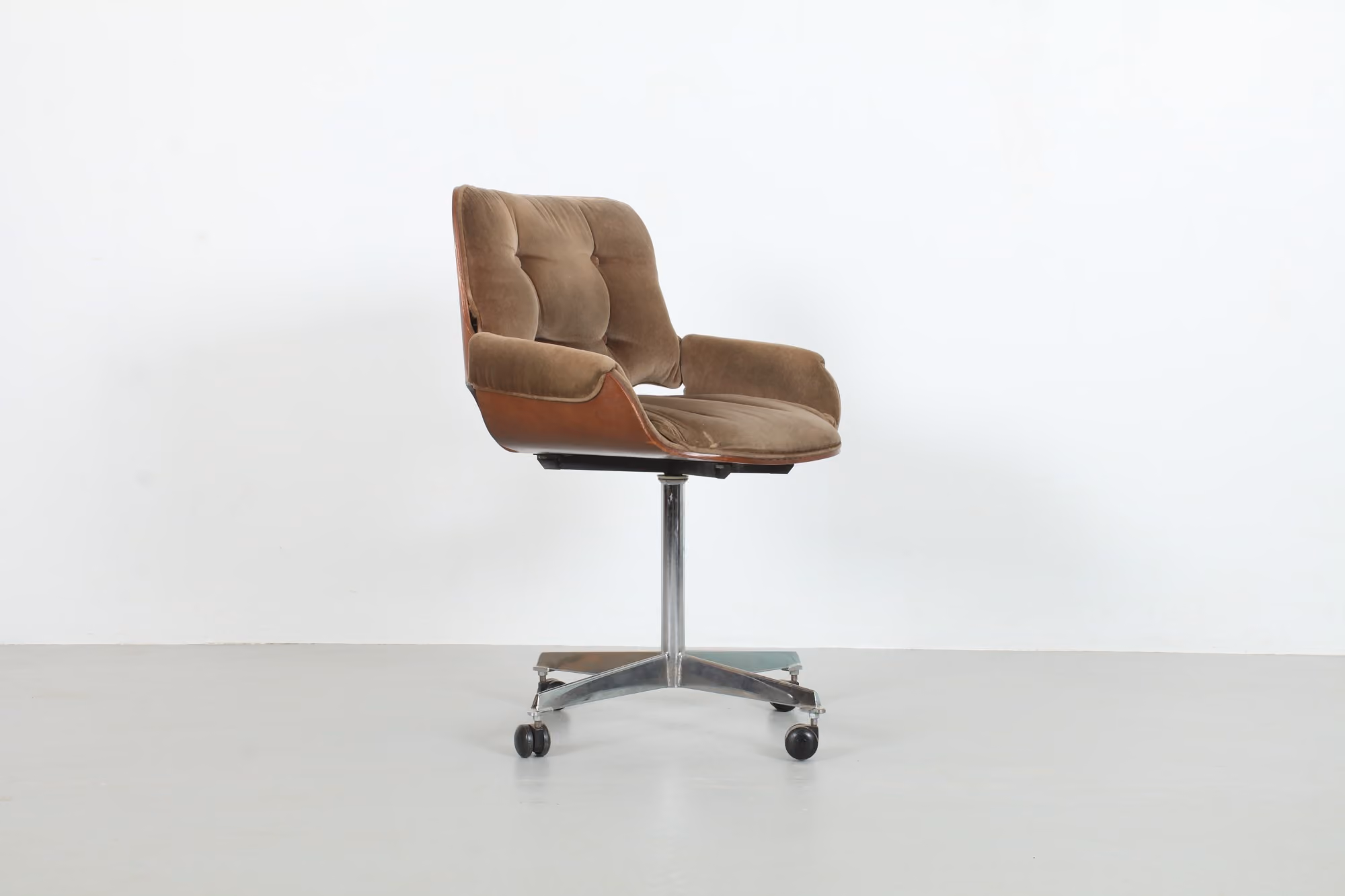Iconic Michael Payne 'Osaka Expo' Chair by Nova Interiors