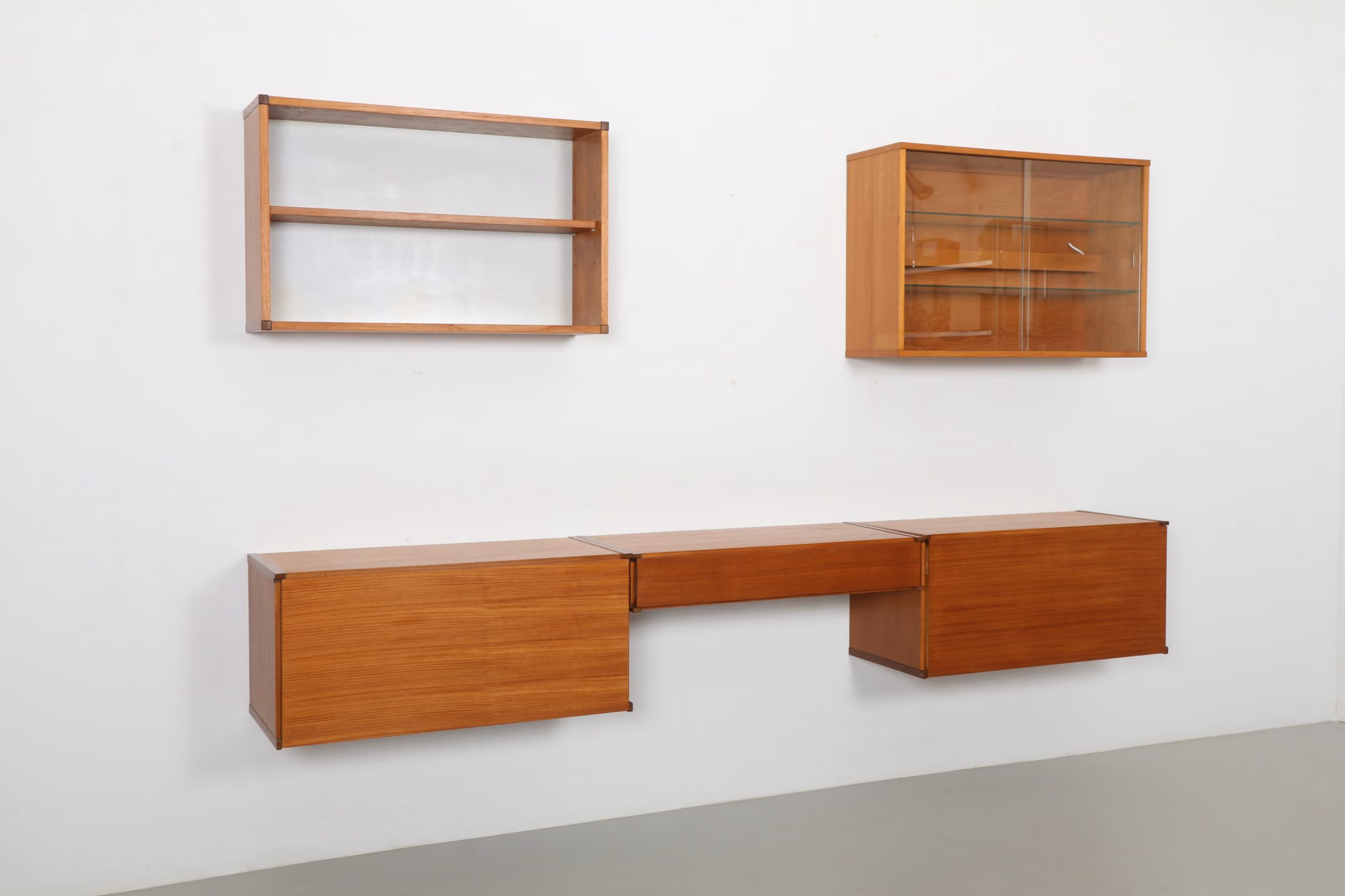 Brilliant Robert Heritage 'Tapley SL' Wall Unit by Beaver & Tapley