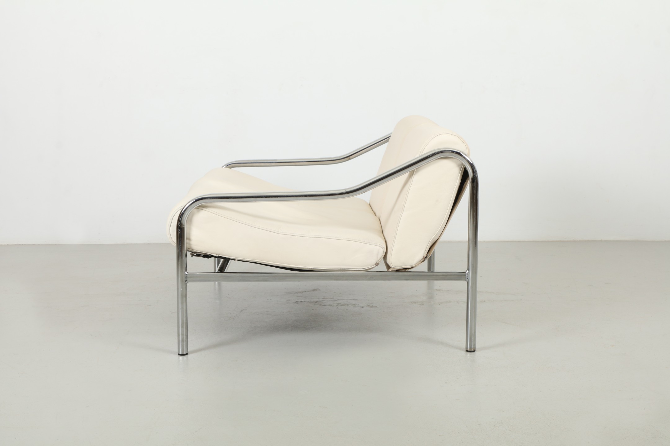 Elegant Tim Bates 'Beta' Two Seater Sofa by Pieff
