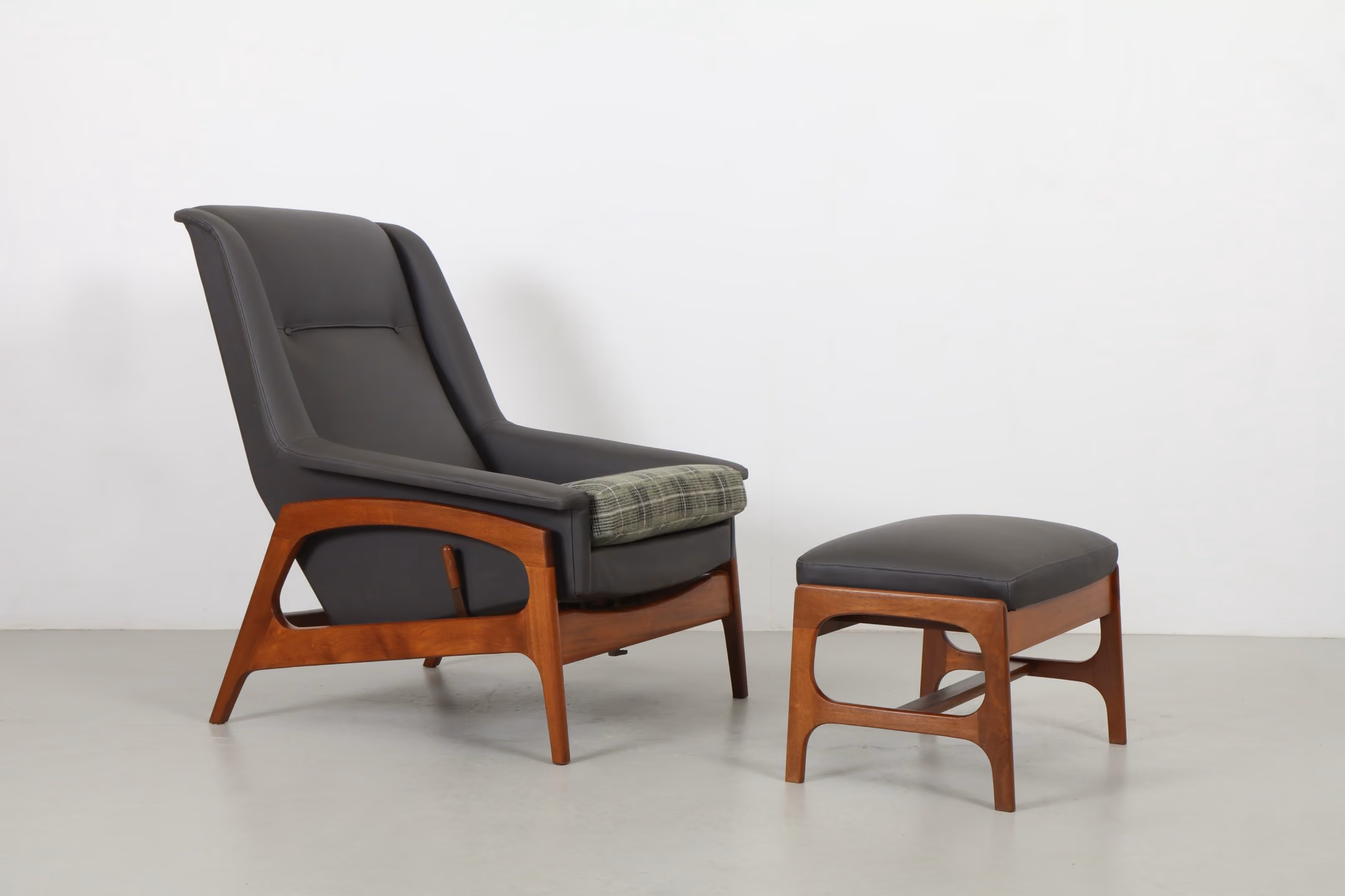 Folke Ohlsson 'Profil' Armchair and Ottoman by DON