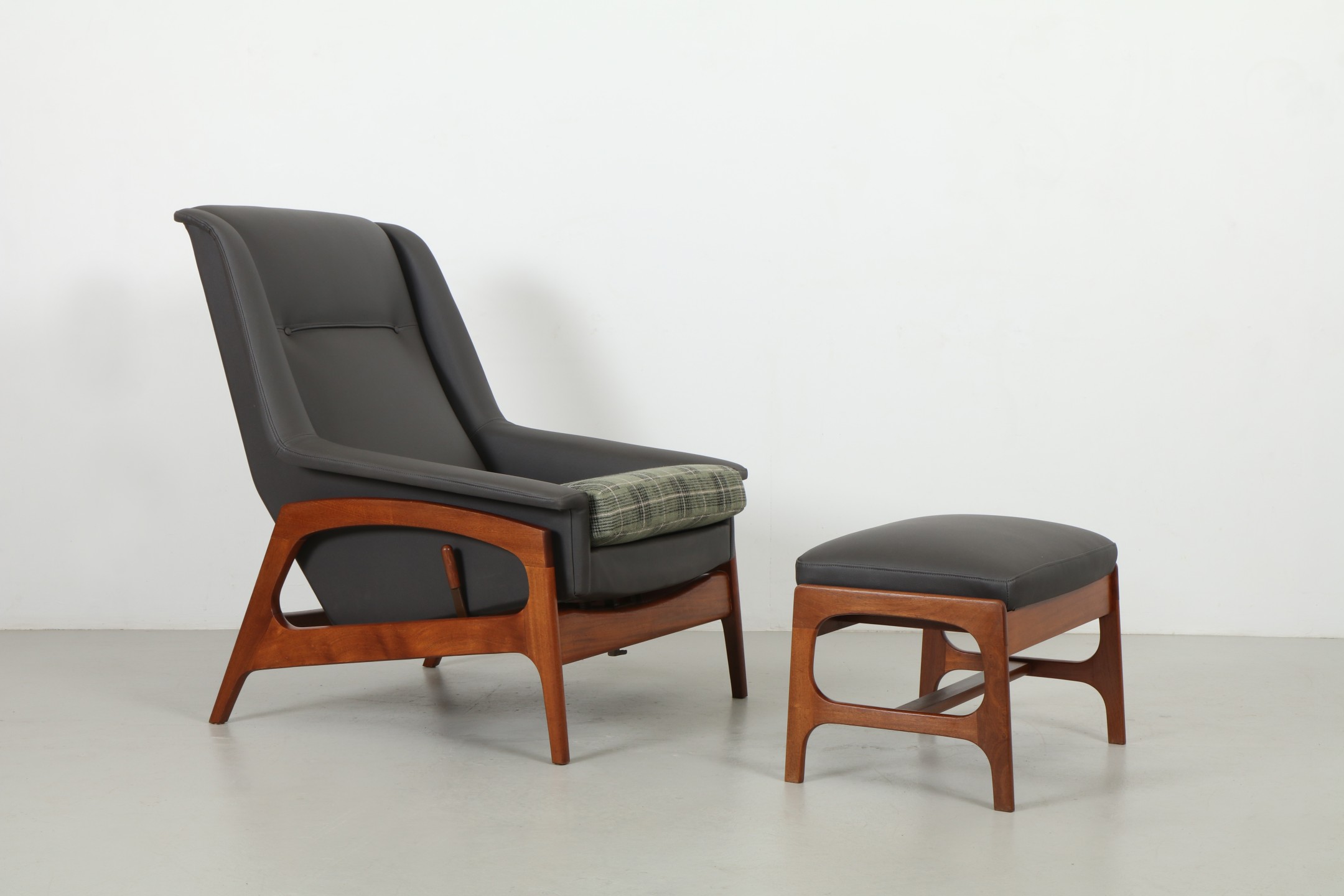 Folke Ohlsson 'Profil' Armchair and Ottoman by DON