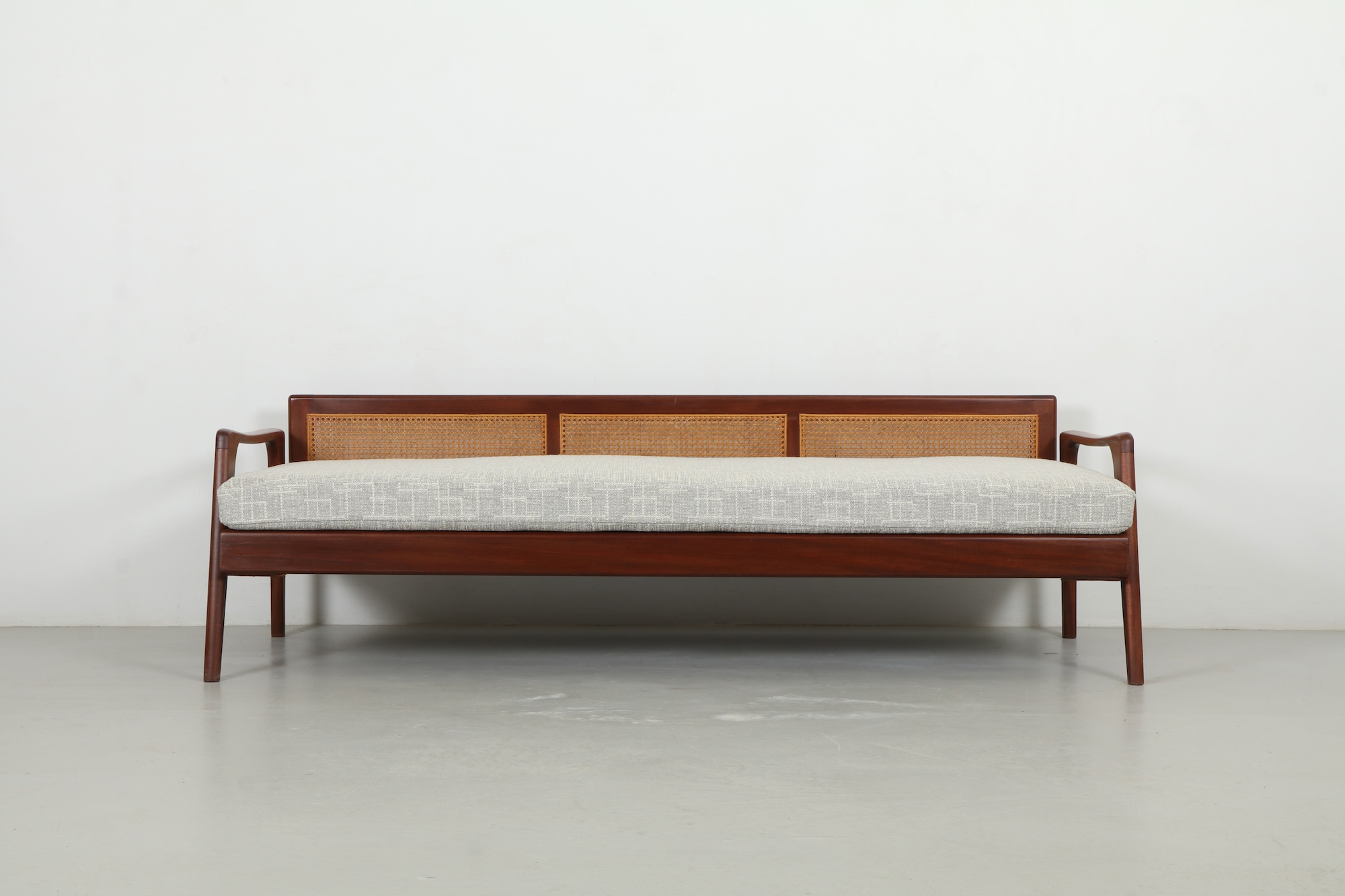 Refined Fred Lowen 'Fler D70' Daybed Sofa by Broadhead Bros