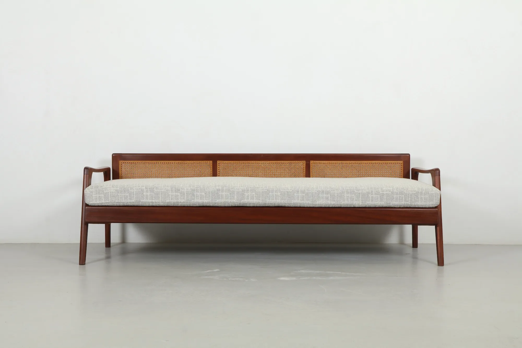 Refined Fred Lowen 'Fler D70' Daybed Sofa by Broadhead Bros