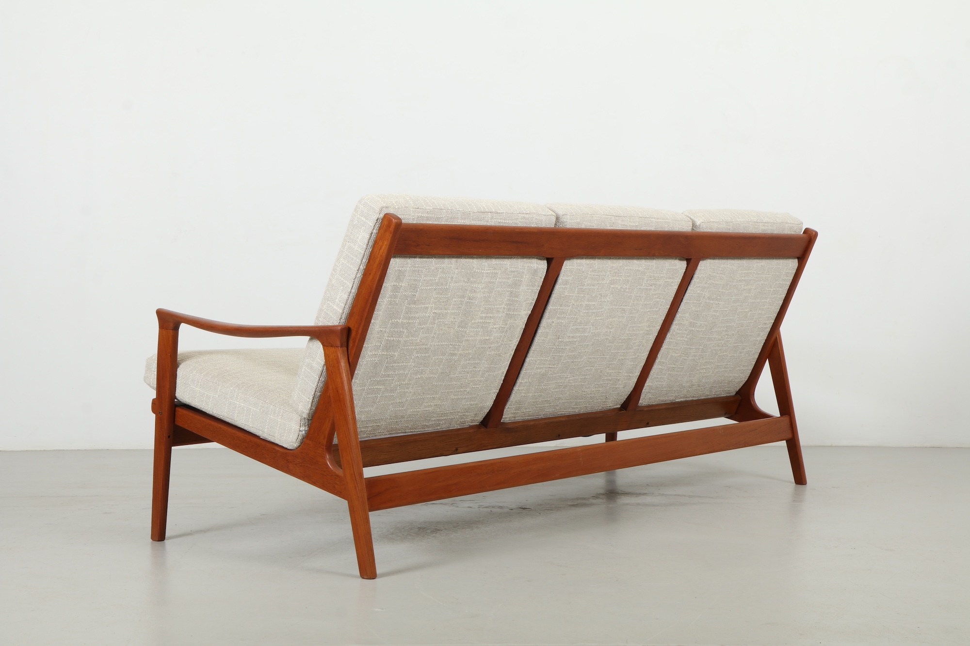Sleek Tony Parker 'Model 163' Sofa by Parker