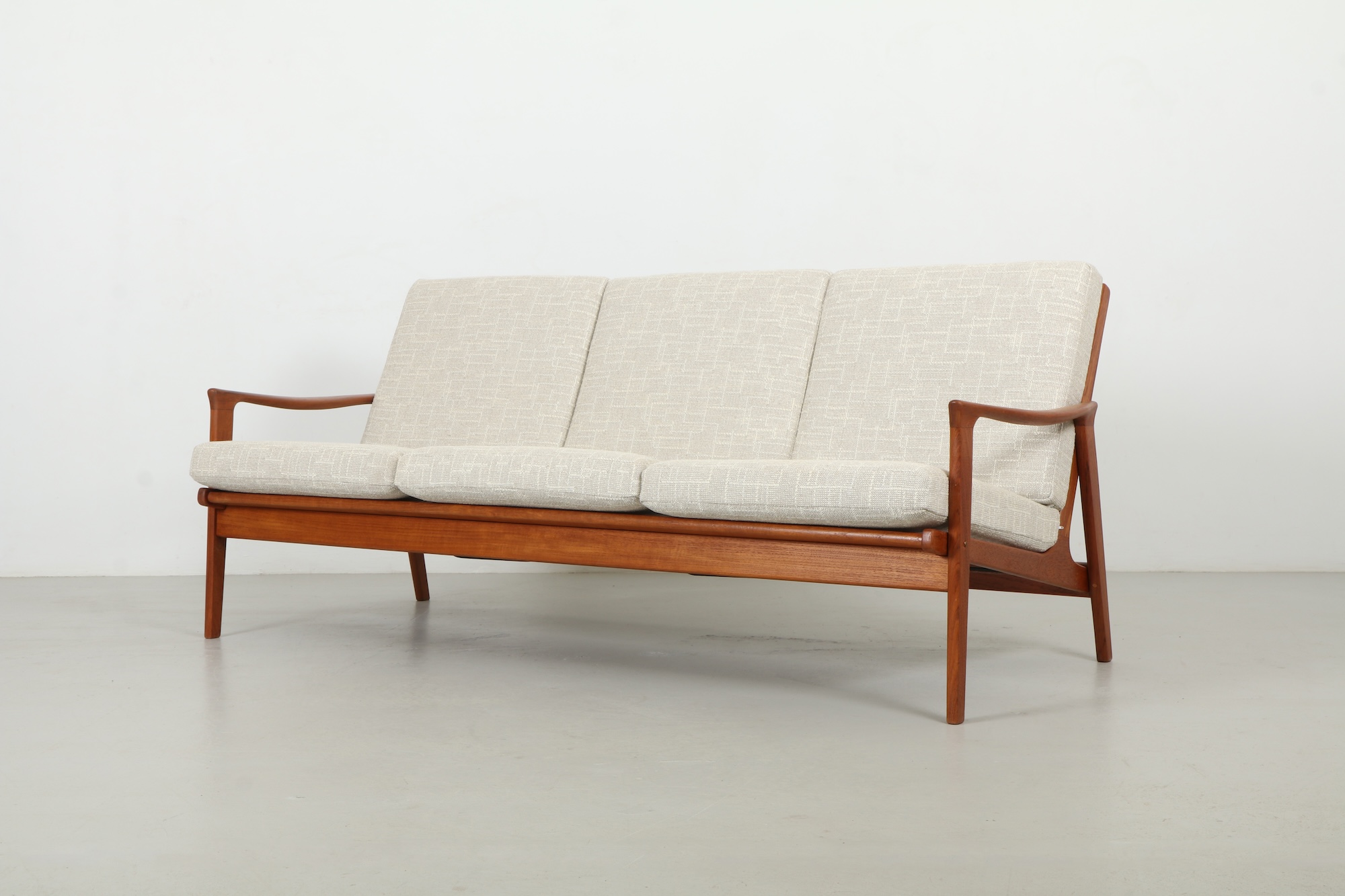 Sleek Tony Parker 'Model 163' Sofa by Parker