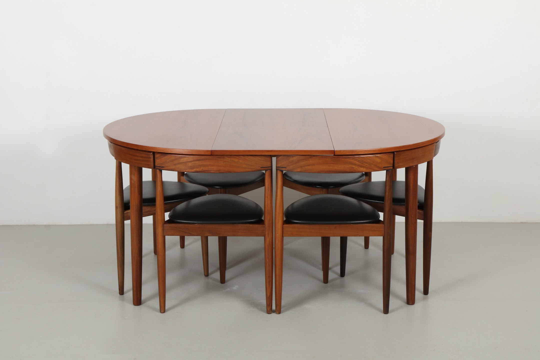 Stunning Hans Olsen Extending 'Roundette' Dining Suite by Frem Rojle